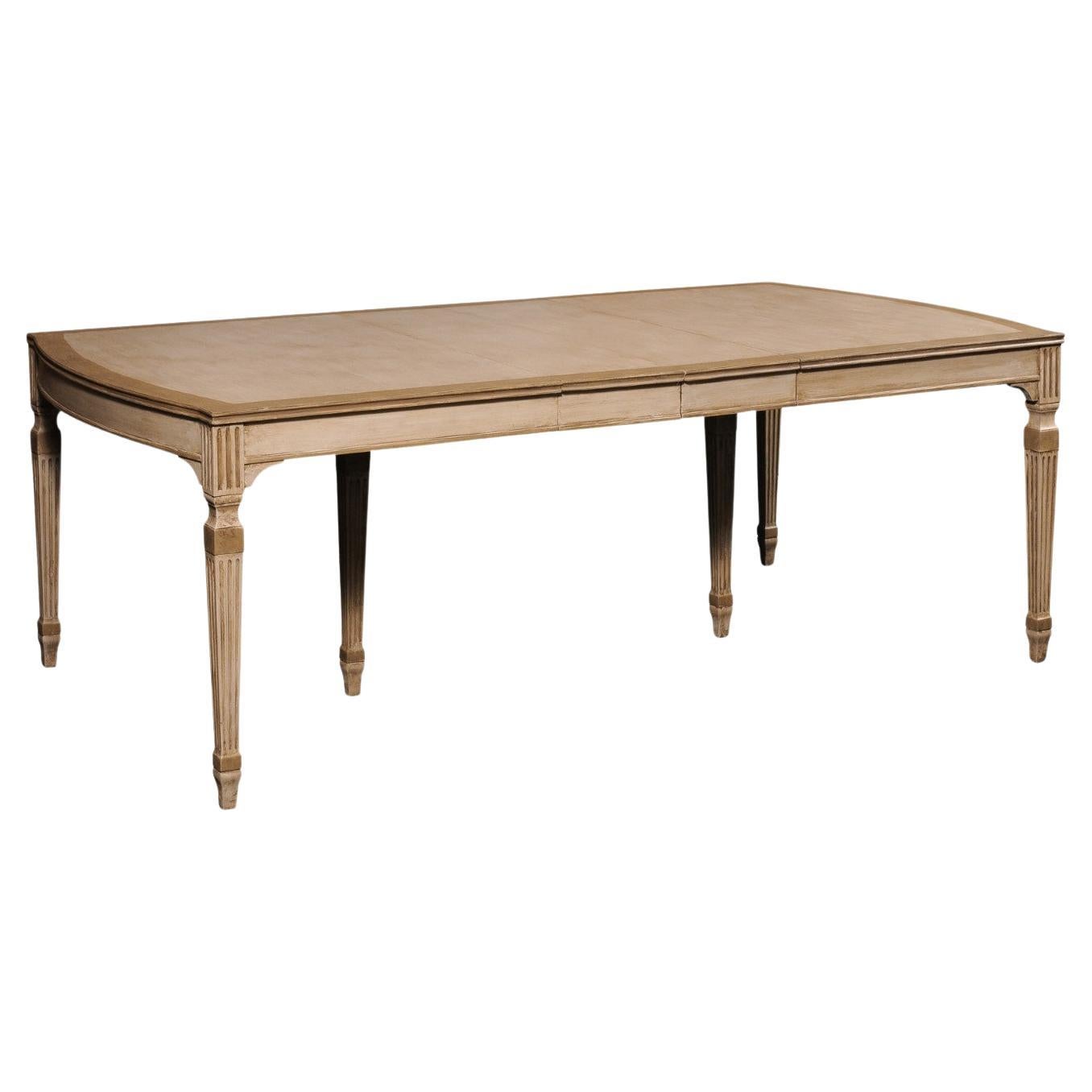 Table de salle à manger vintage en bois peint avec pieds cannelés