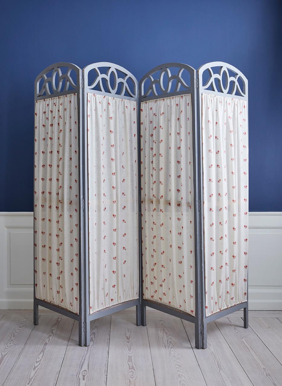 Lovely 1930s paravent / screen. Grey painted wooden frame with lovely carved decorations and new floral textile curtains.