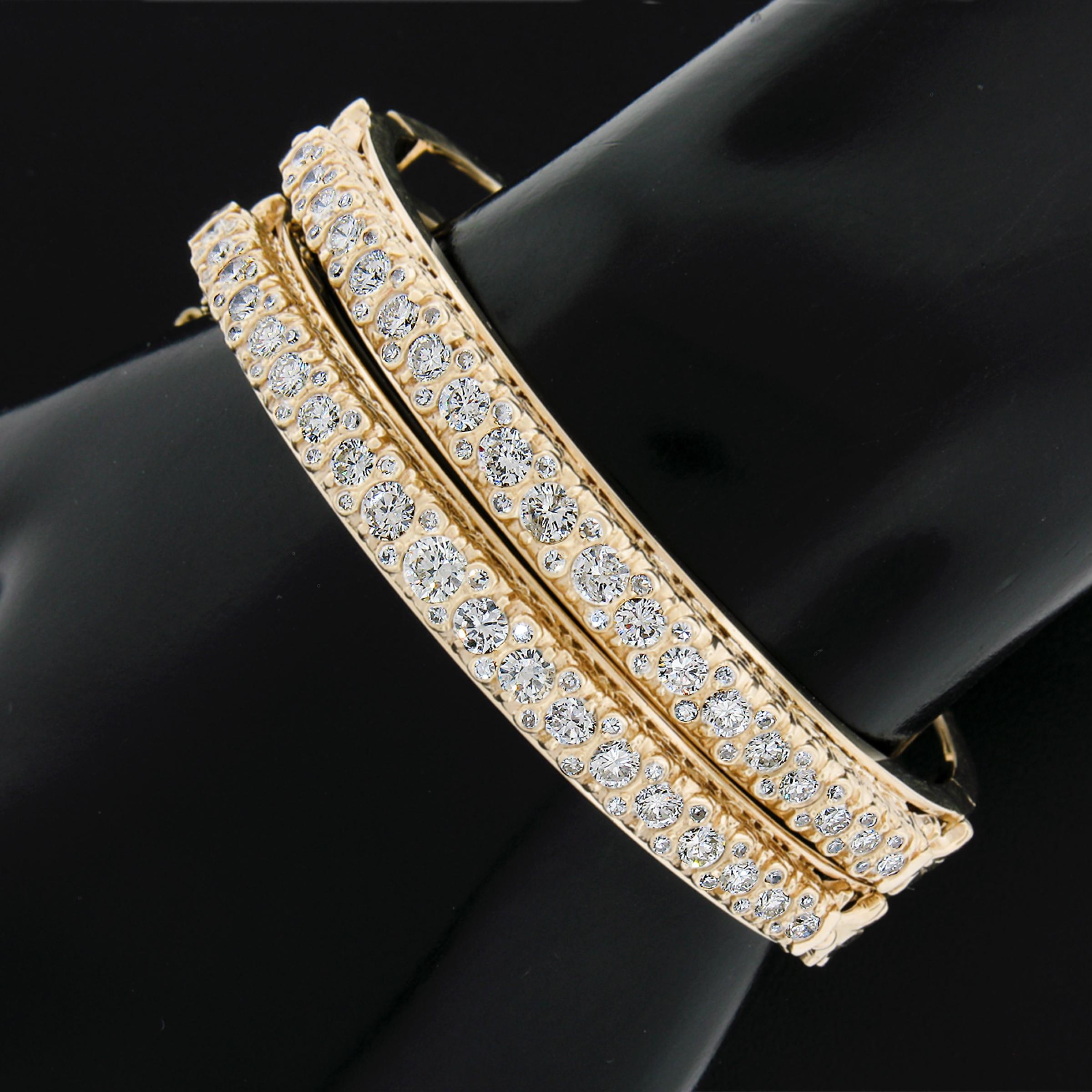 Round Cut Vintage Pair 14k Gold 5.08ct Fiery Diamond Stack Hinged Open Bangle Bracelet Set For Sale