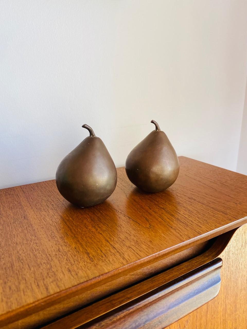 Vintage Pair 1970s Solid Brass Pear Sculptures In Good Condition In San Diego, CA