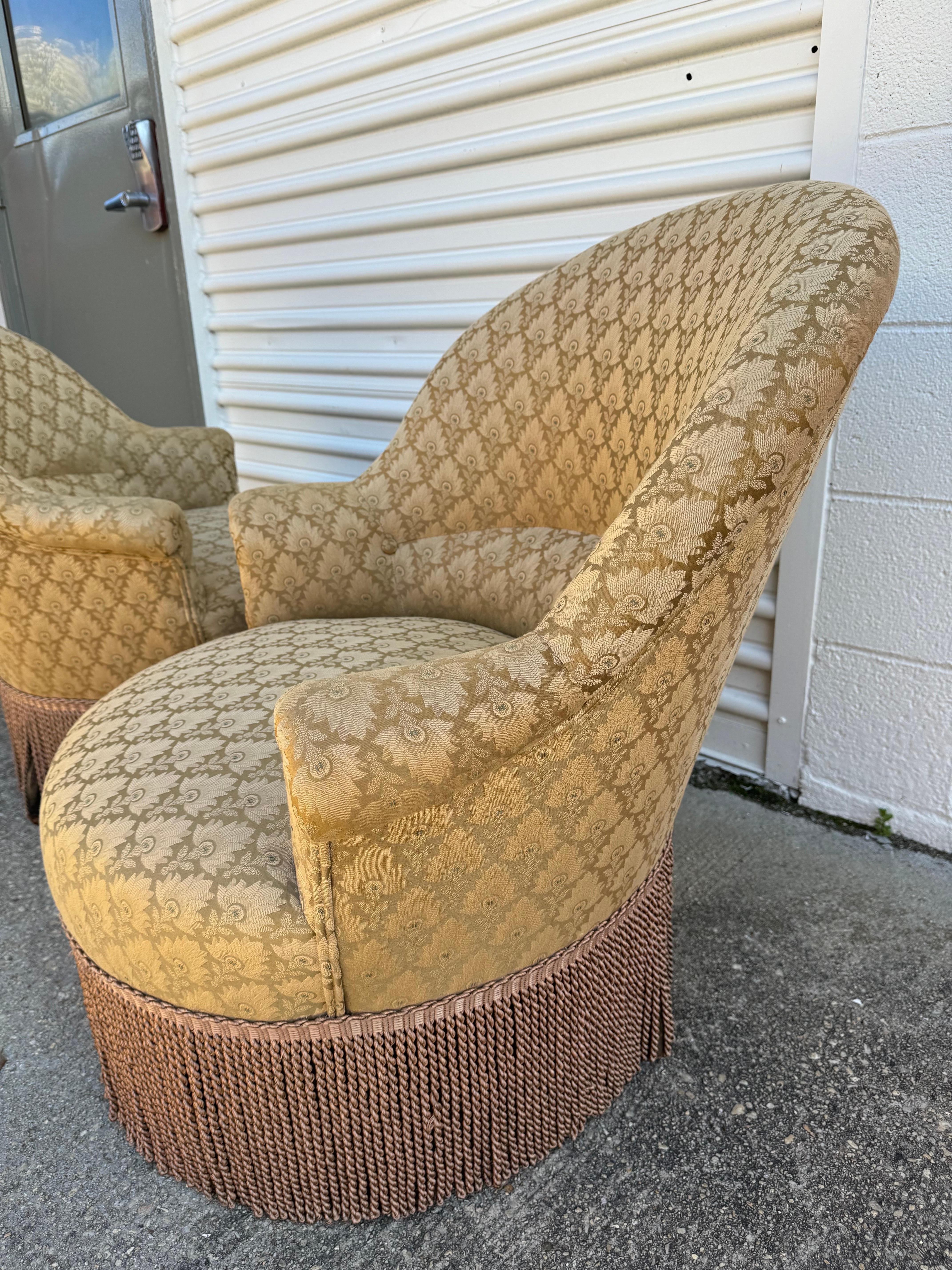 Paire de chaises à franges tapissées de damas de soie prune dorée de style Art déco en vente 6