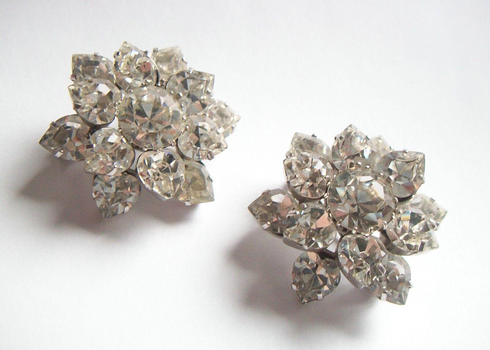 Vintage Pair Austrian Crystal Rhinestone Brooches, Unsigned, Mid-20th Century In Good Condition For Sale In Chatham, CA