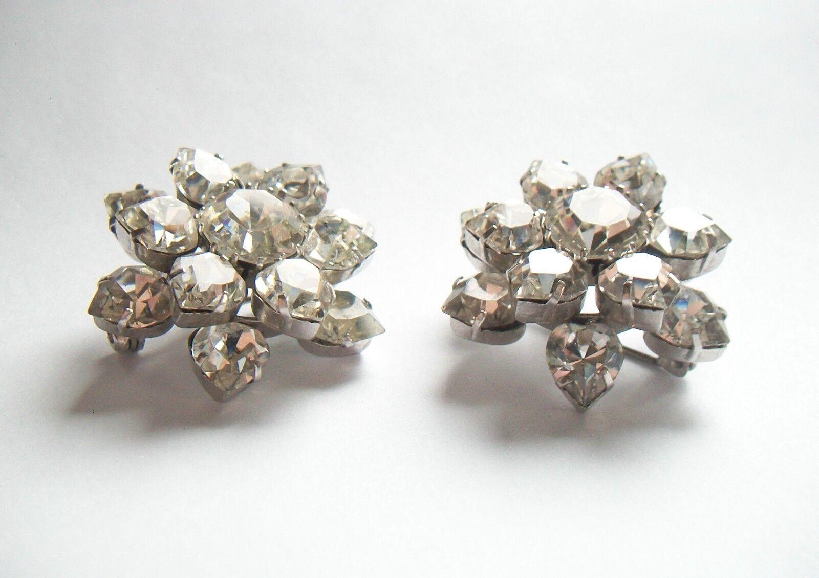 Vintage Pair Austrian Crystal Rhinestone Brooches, Unsigned, Mid-20th Century For Sale 1
