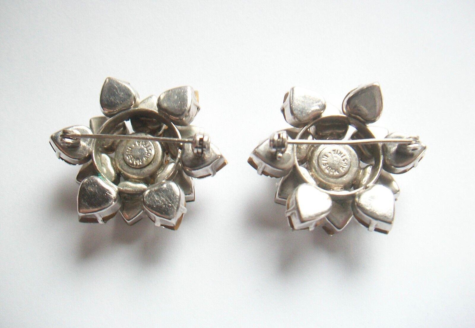 Vintage Pair Austrian Crystal Rhinestone Brooches, Unsigned, Mid-20th Century For Sale 2