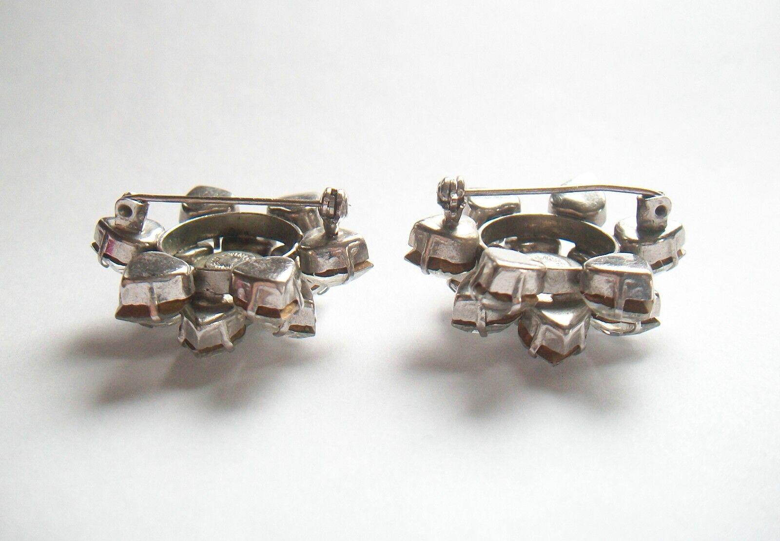 Vintage Pair Austrian Crystal Rhinestone Brooches, Unsigned, Mid-20th Century For Sale 3