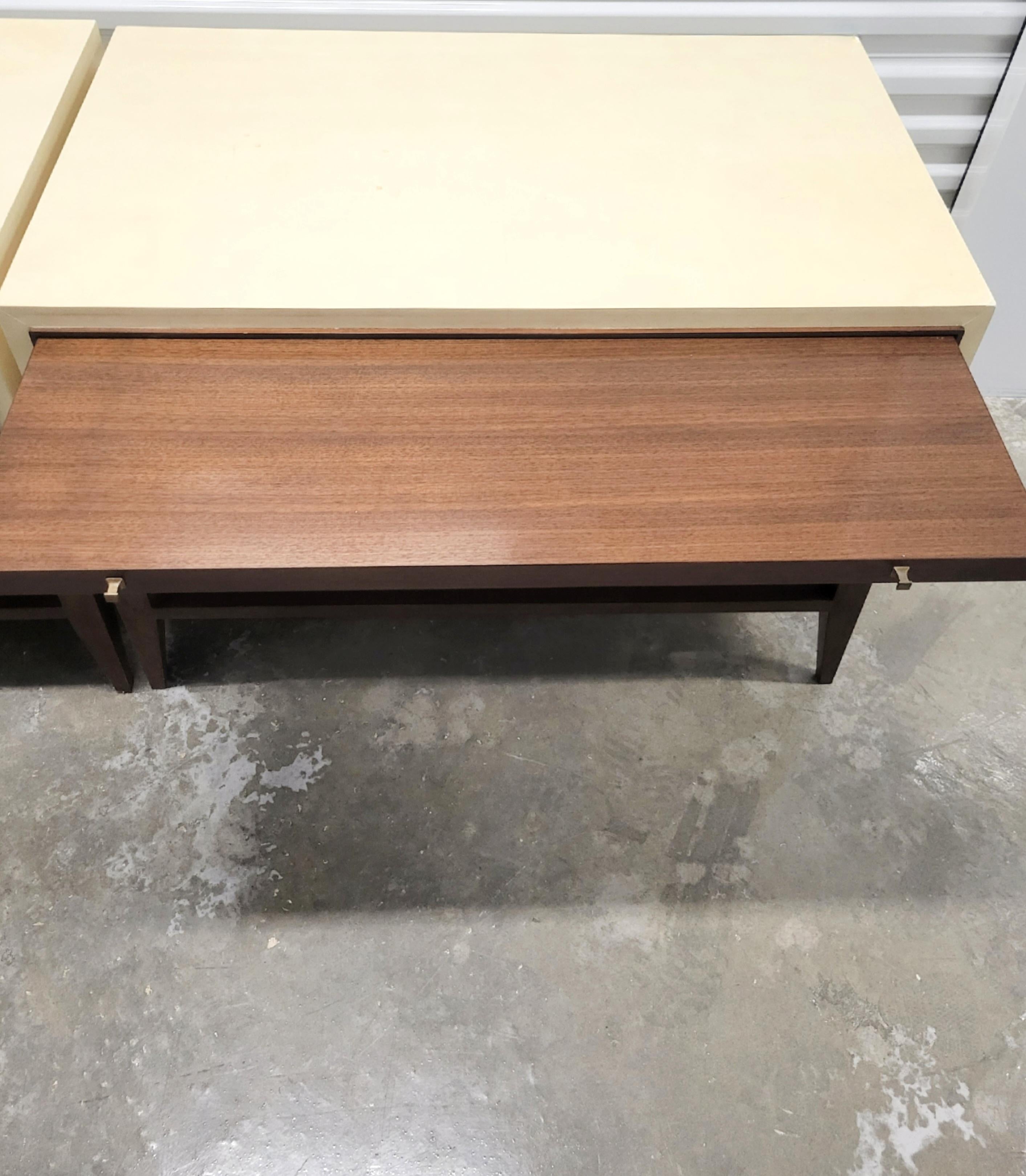 Paire de tables de nuit vintage Barbara Barry en bois parcheminé surdimensionné à un tiroir MCM en vente 5