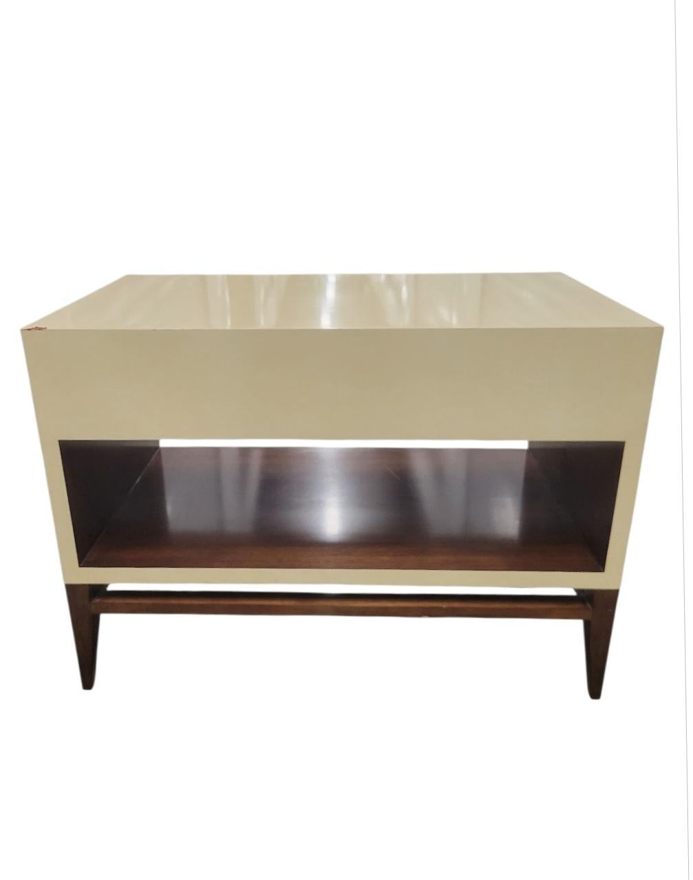 Paire de tables de nuit vintage Barbara Barry en bois parcheminé surdimensionné à un tiroir MCM Bon état - En vente à Jensen Beach, FL