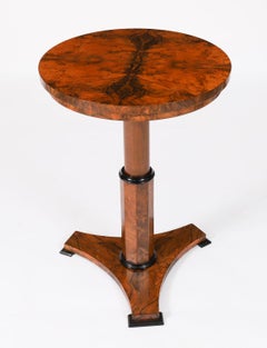 Vintage Paire de tables d'appoint en ronce de noyer Biedermeier, milieu du 20e siècle