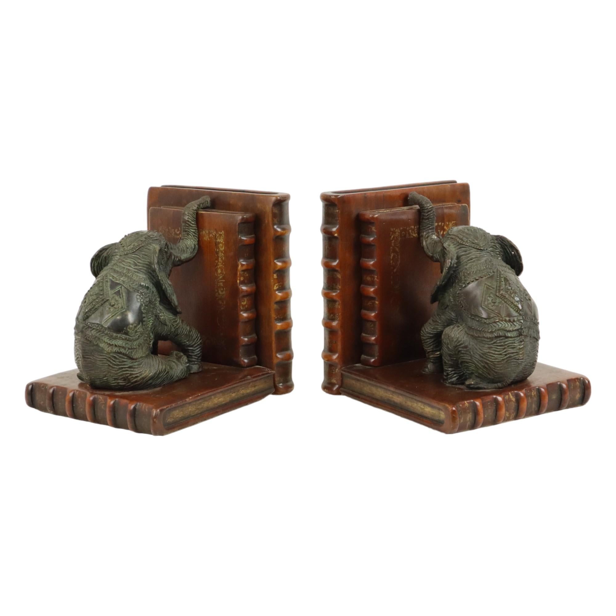 Beautiful pair of heavy handmade bookends in Asian style, the elephants are made of patinated bronze, the books are made of wood with gold details, the bottom is finished with leather, second half of the 20th century, Vietnam.

Stylish and elegant