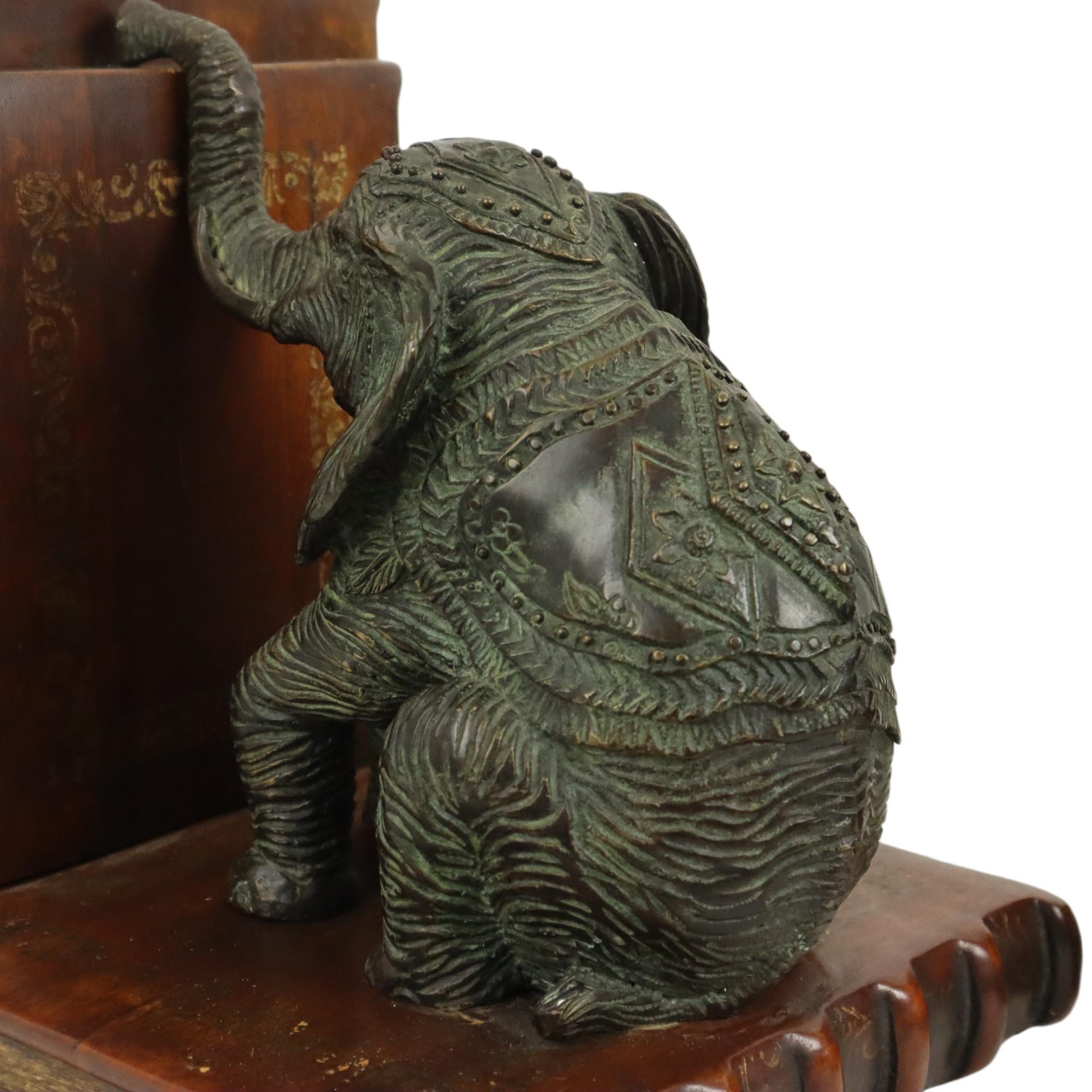 Vintage Pair Bookends Elephant Patinated Bronze Wood Leather In Good Condition For Sale In Poperinge, BE
