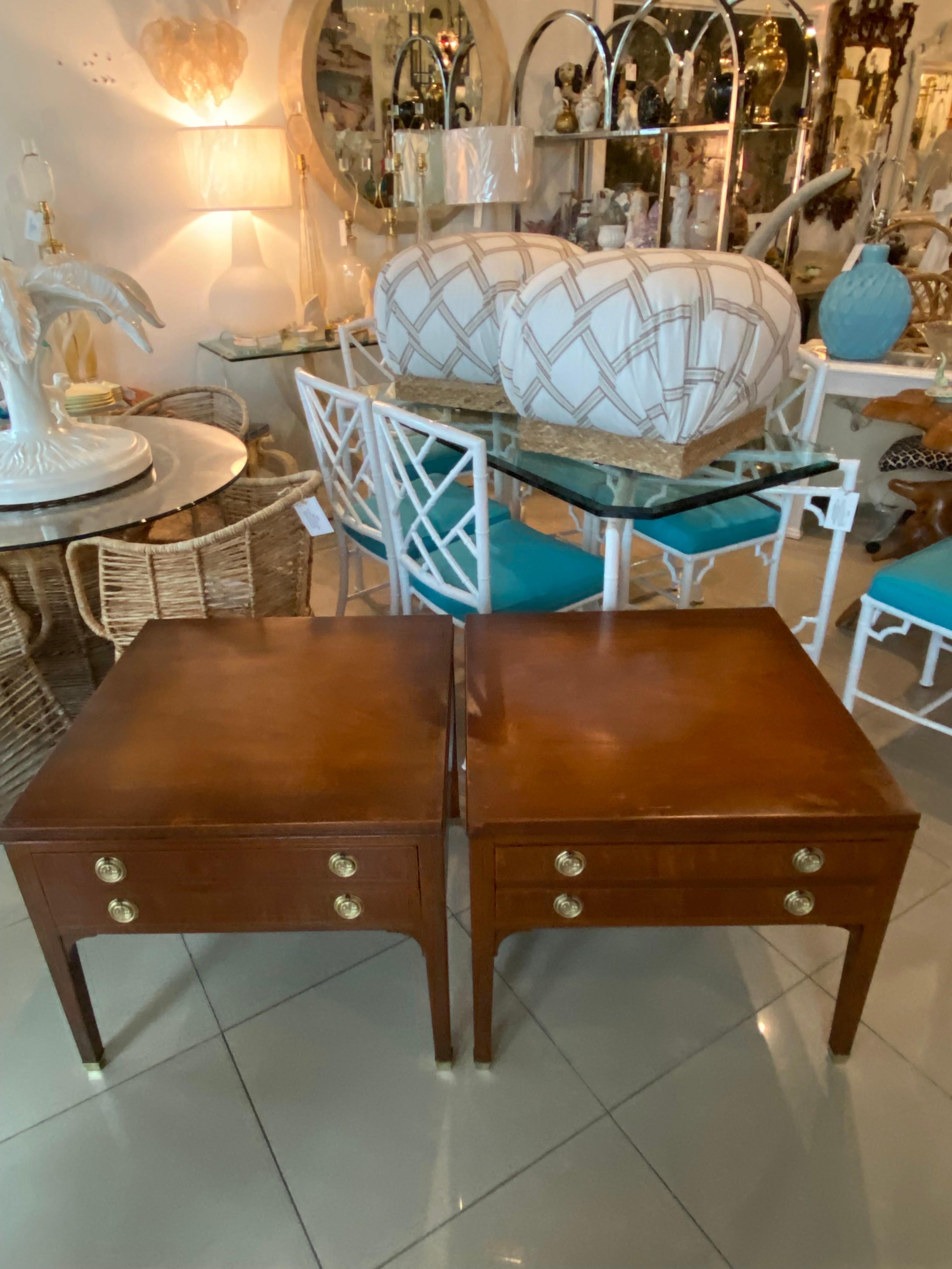 Vintage Pair Brass Wood Kittinger Nightstands End Side Tables Mid Century Modern In Good Condition For Sale In West Palm Beach, FL
