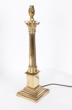 Paire de lampes de table à colonne corinthienne en bronze Vintage, milieu du 20e siècle
