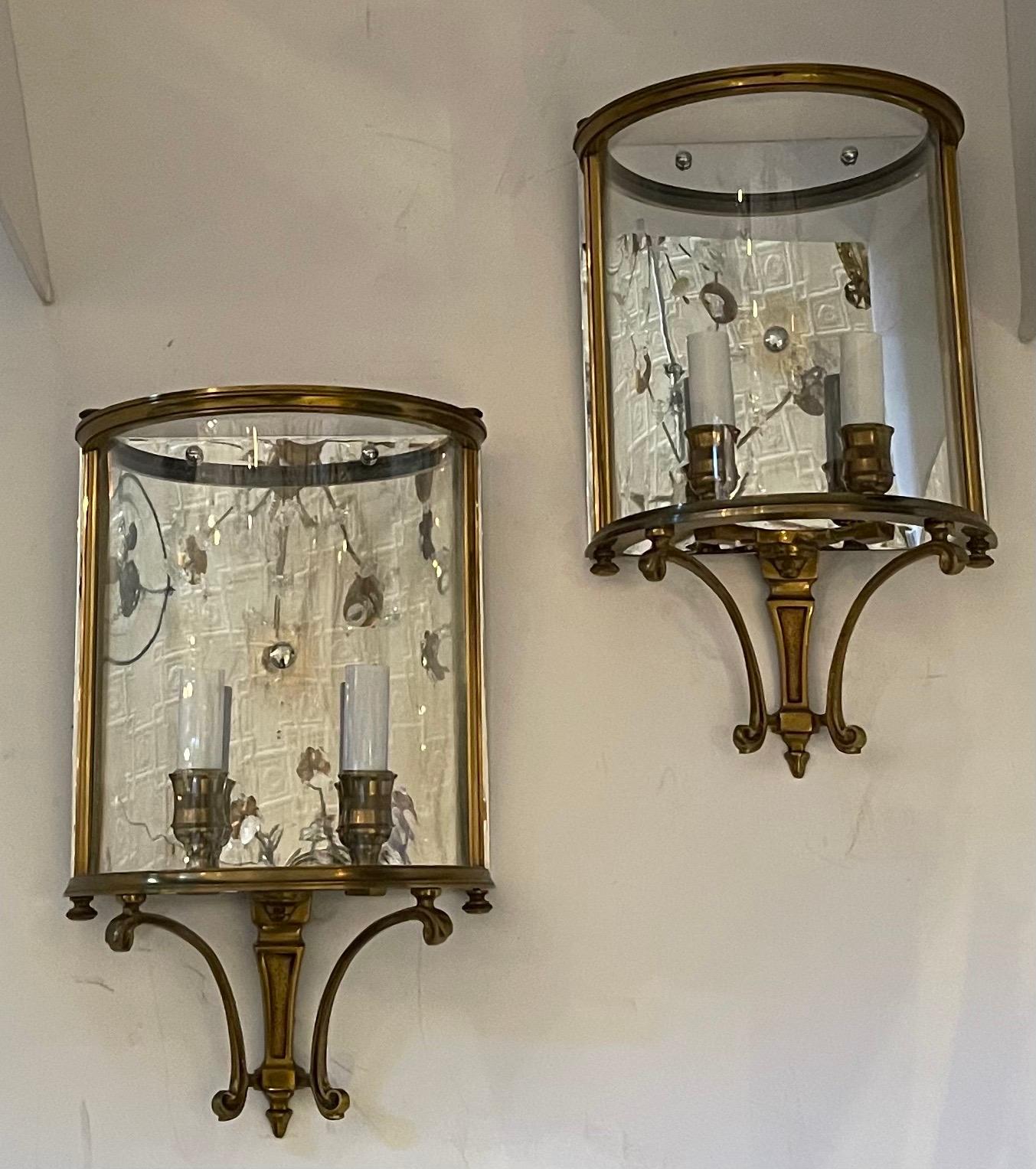 Wonderful pair of vintage English style wall lantern in the manner of Vaughan, this beautiful design has curved glass encasing a mirrored back to reflect the light of the two candelabra lights inside and exceptional cast bronze detailing. Rewired