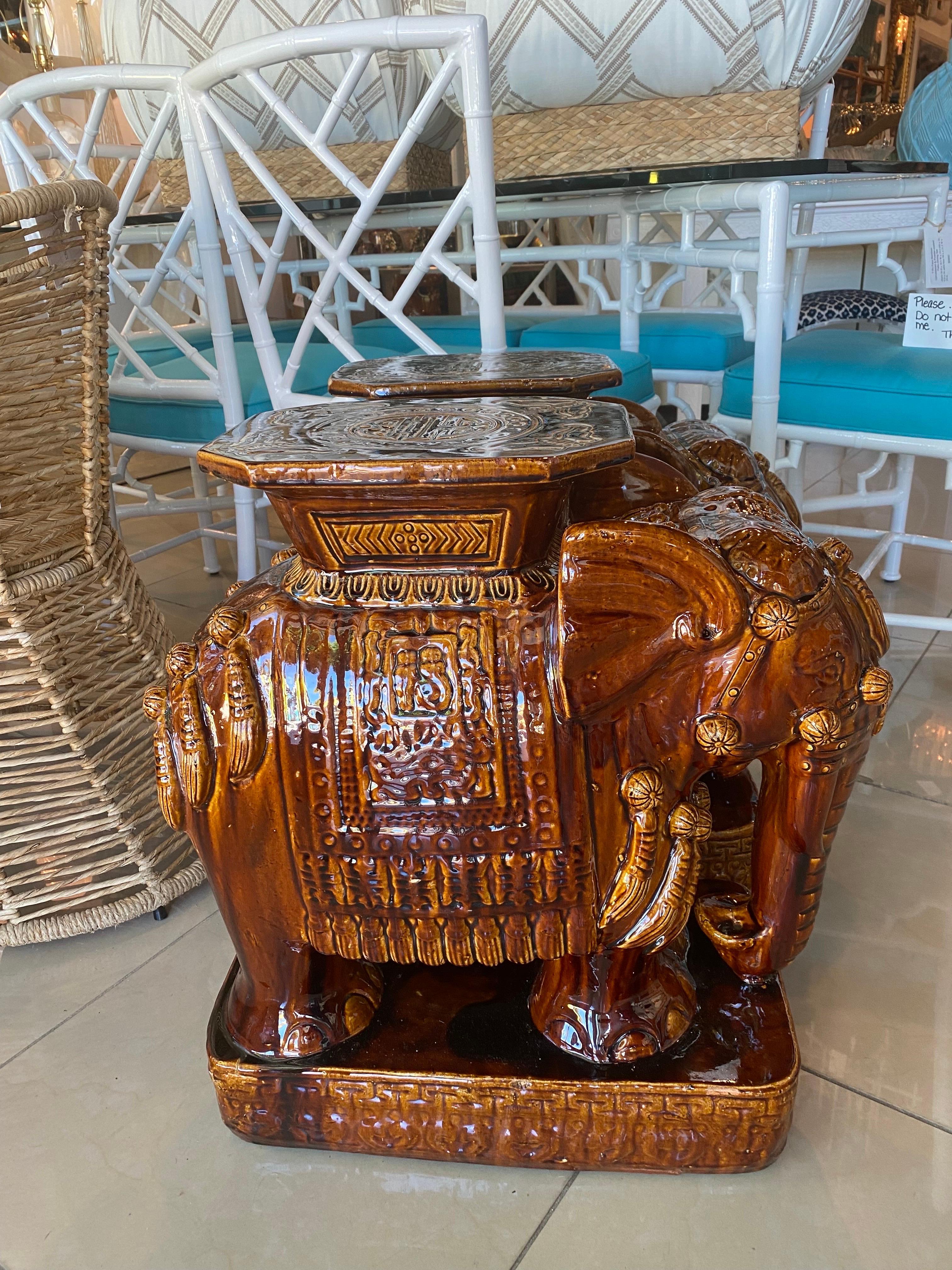 Vintage Pair Brown Glazed Elephant Garten Stände Hocker Bänke Drink Tische im Angebot 3