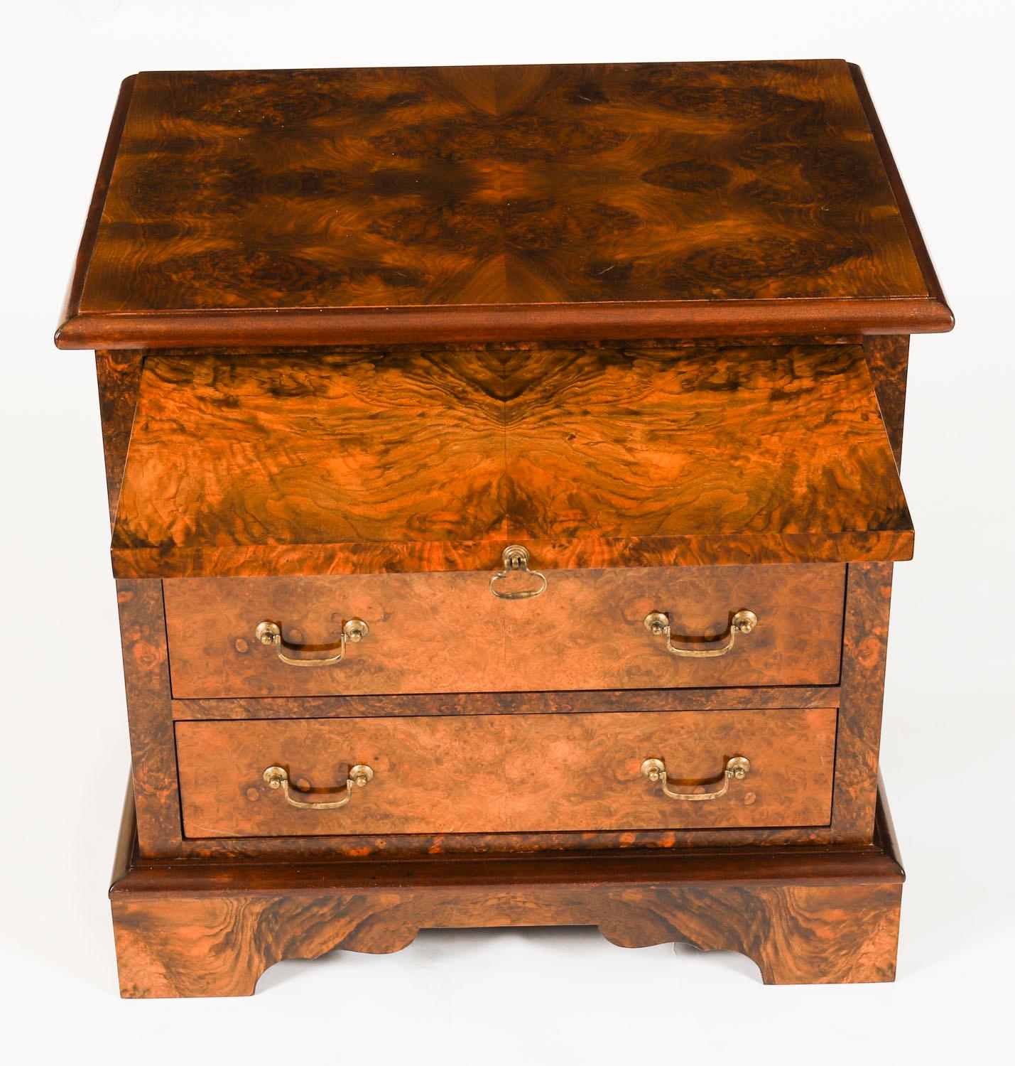 Vintage Pair Burr Walnut Bedside Chests Cabinets With Slides 20th Century In Good Condition For Sale In London, GB