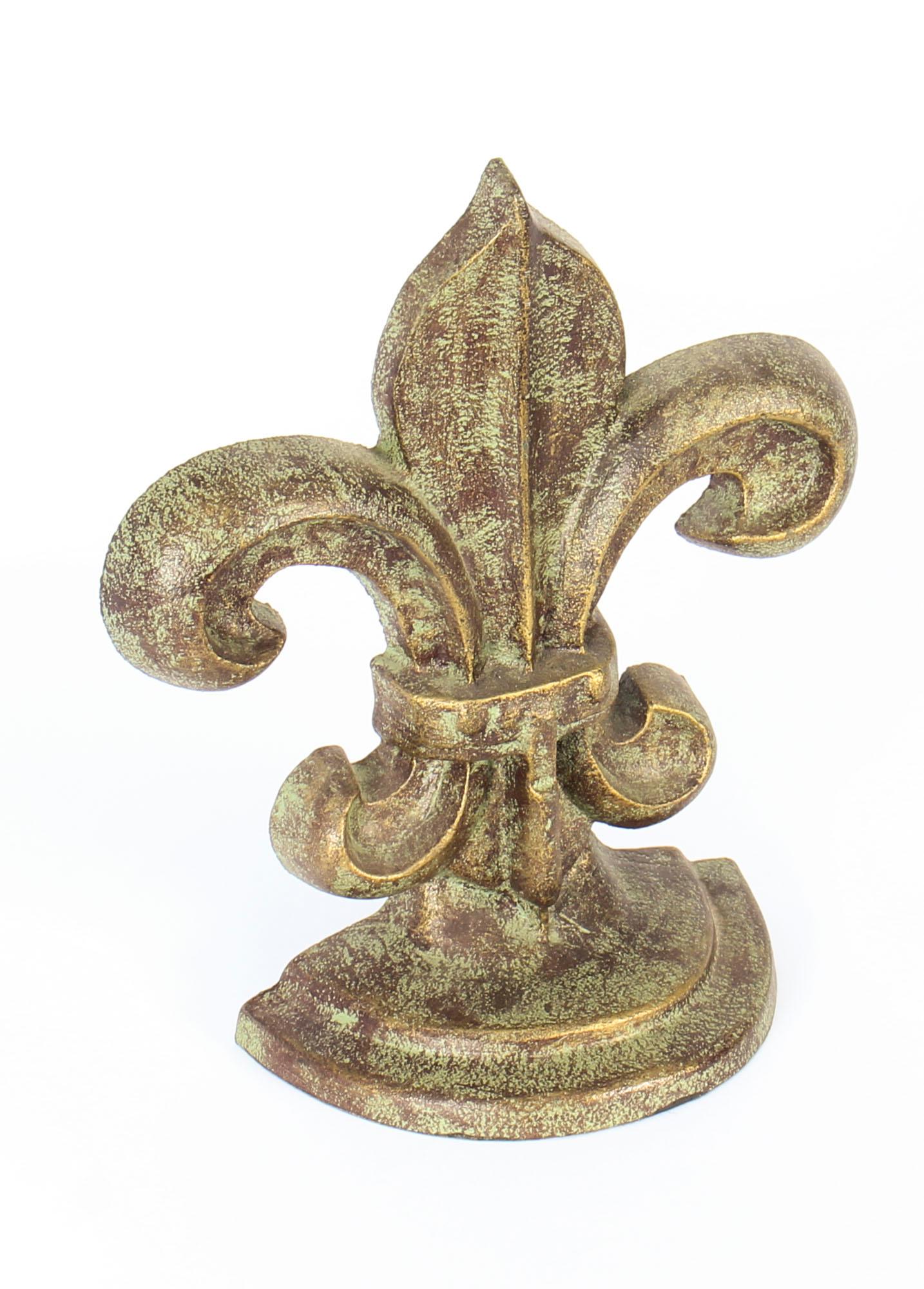 A lovely pair of cast iron Fleur de Lys door stops, mid-20th century in date.

The pair are painted with a textured green, black and gold finish and are supported on semi-circular bases.

Add some regal splendor to your home with these lovely