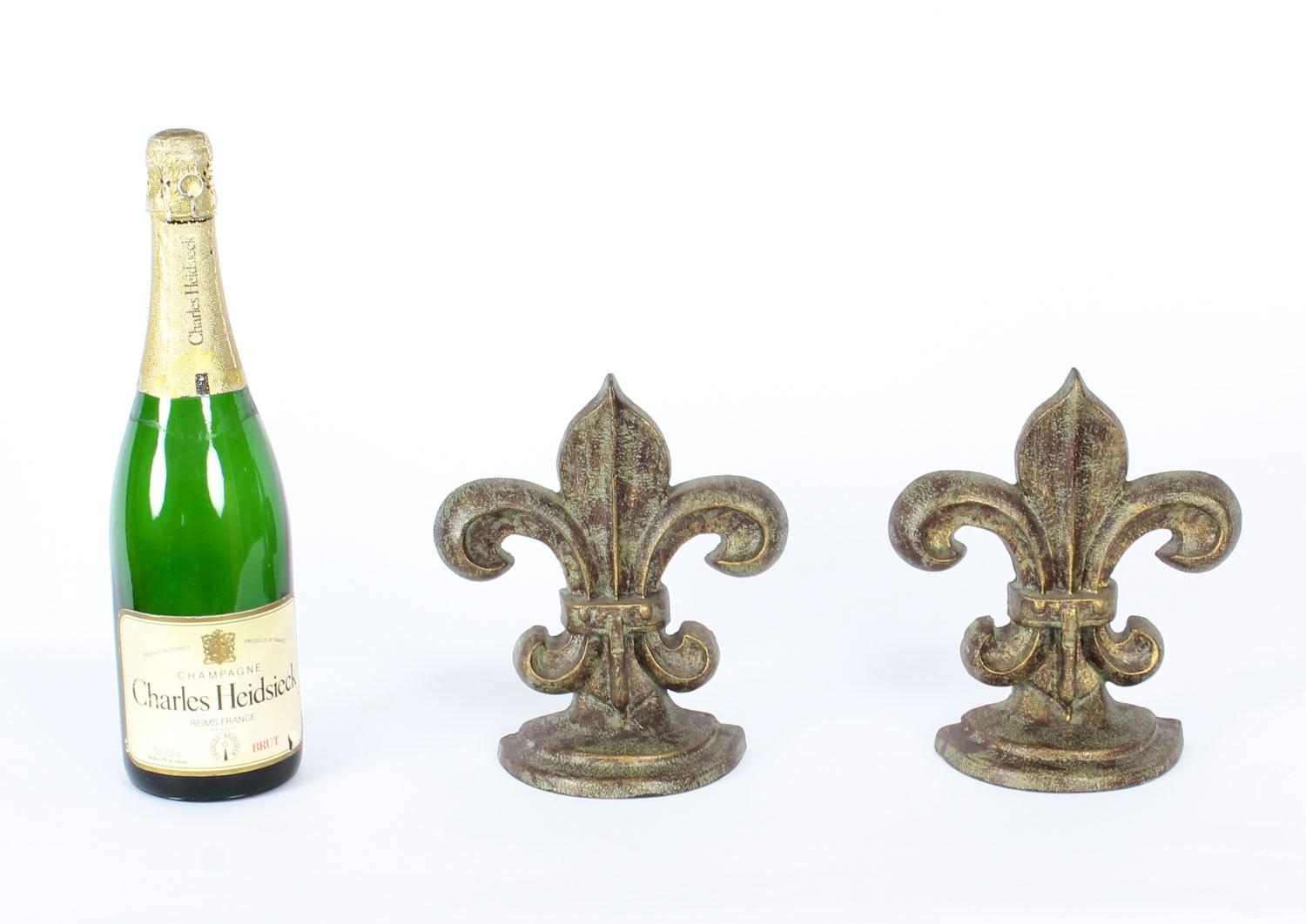 Vintage Pair of Cast Iron Fleur De Lys Door Stops, 20th Century 3