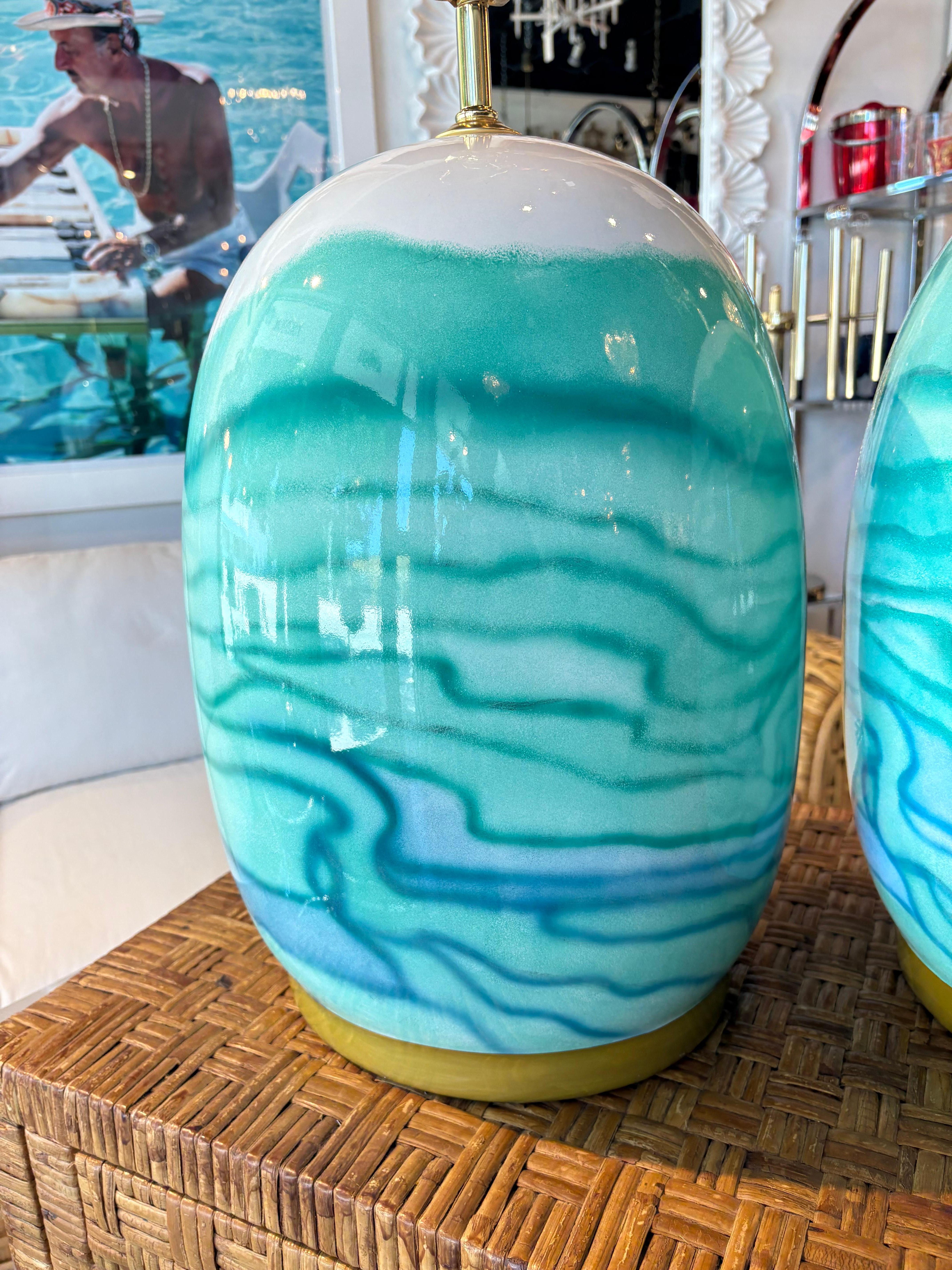 Vintage Pair Keramik Aquarell Blau Grün Modern Coastal Tischlampen Rewired (amerikanisch) im Angebot