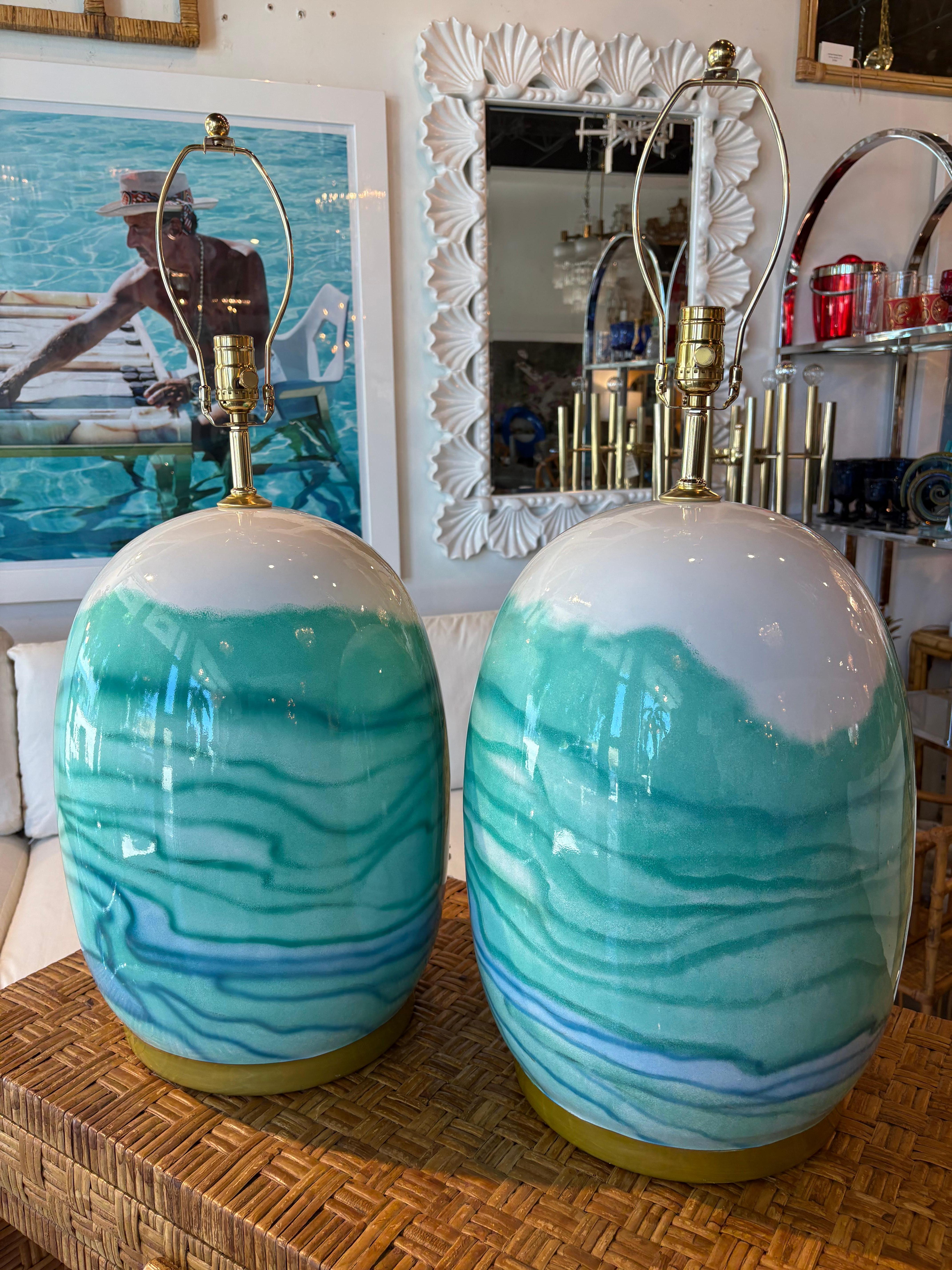 Vintage Pair Keramik Aquarell Blau Grün Modern Coastal Tischlampen Rewired (Ende des 20. Jahrhunderts) im Angebot