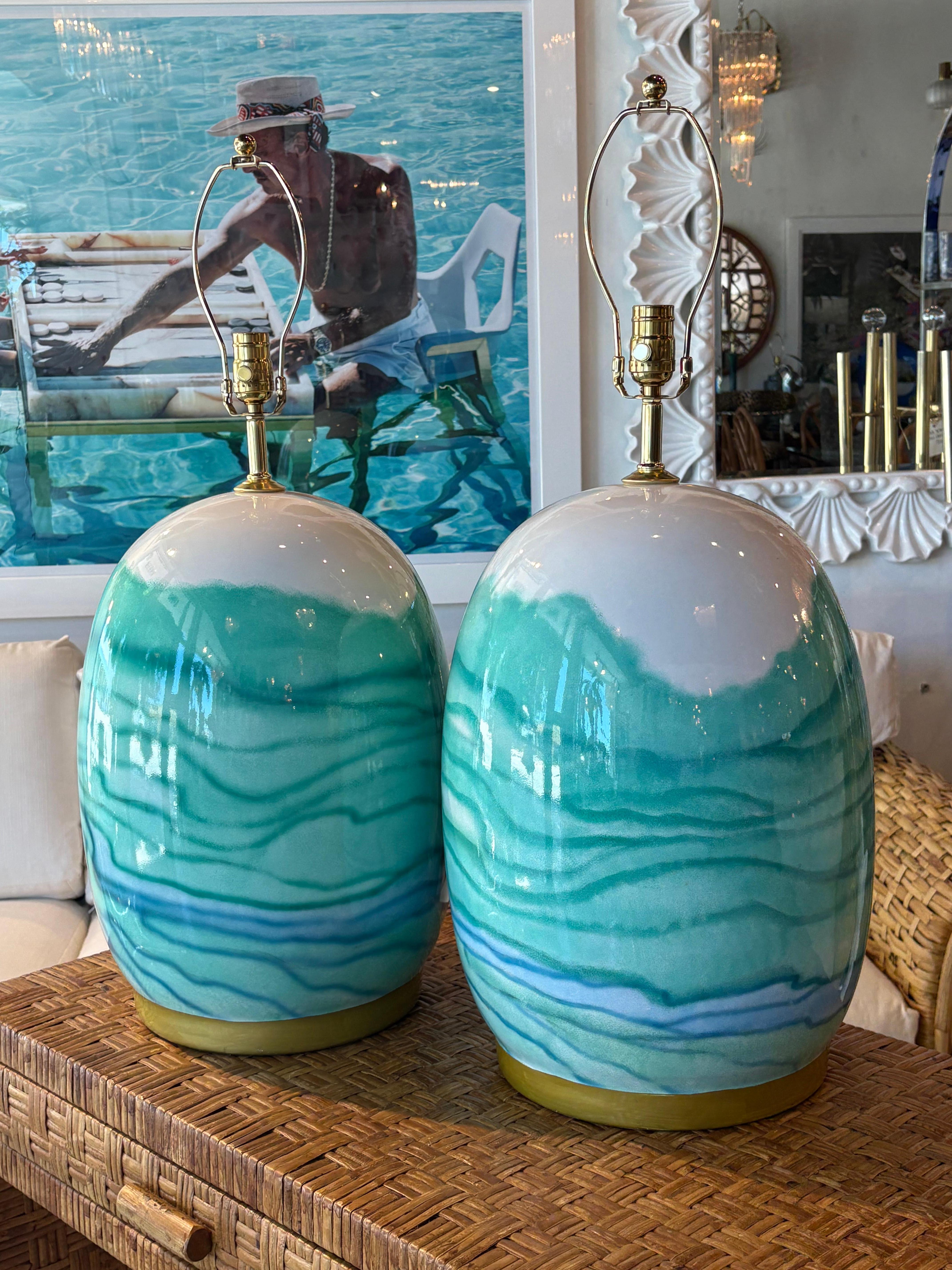 Vintage Pair Keramik Aquarell Blau Grün Modern Coastal Tischlampen Rewired im Angebot 1