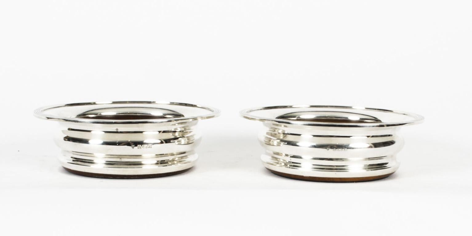 English Vintage Pair of Circular Sterling Silver Coasters, Birmingham, 1972 20th Century For Sale