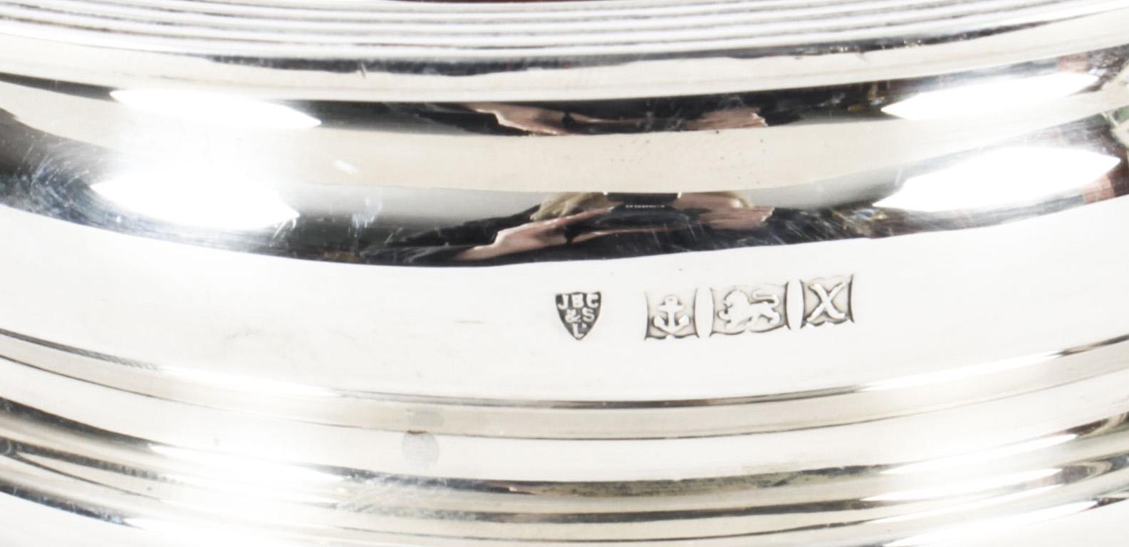 Fine XX secolo Coppia di sottobicchieri circolari in argento sterling, Birmingham, 1972, XX secolo in vendita