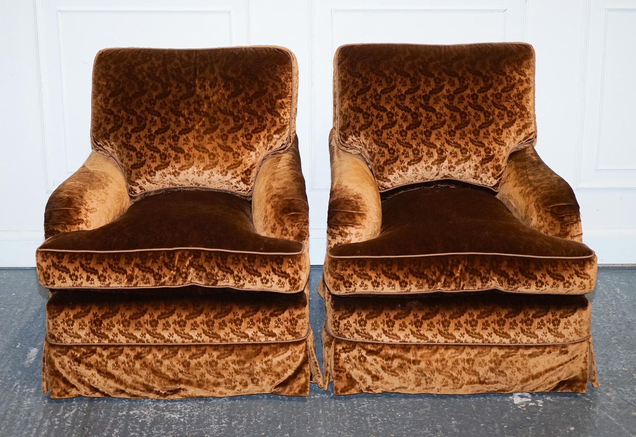 
Antiques of London



We are delighted to offer for sale this vintage Pair Of Custom-made Connaught armchairs.

The epitome of bespoke comfort and timeless elegance, crafted by the esteemed Dudgeon of London. Remarkably, these armchairs are barely