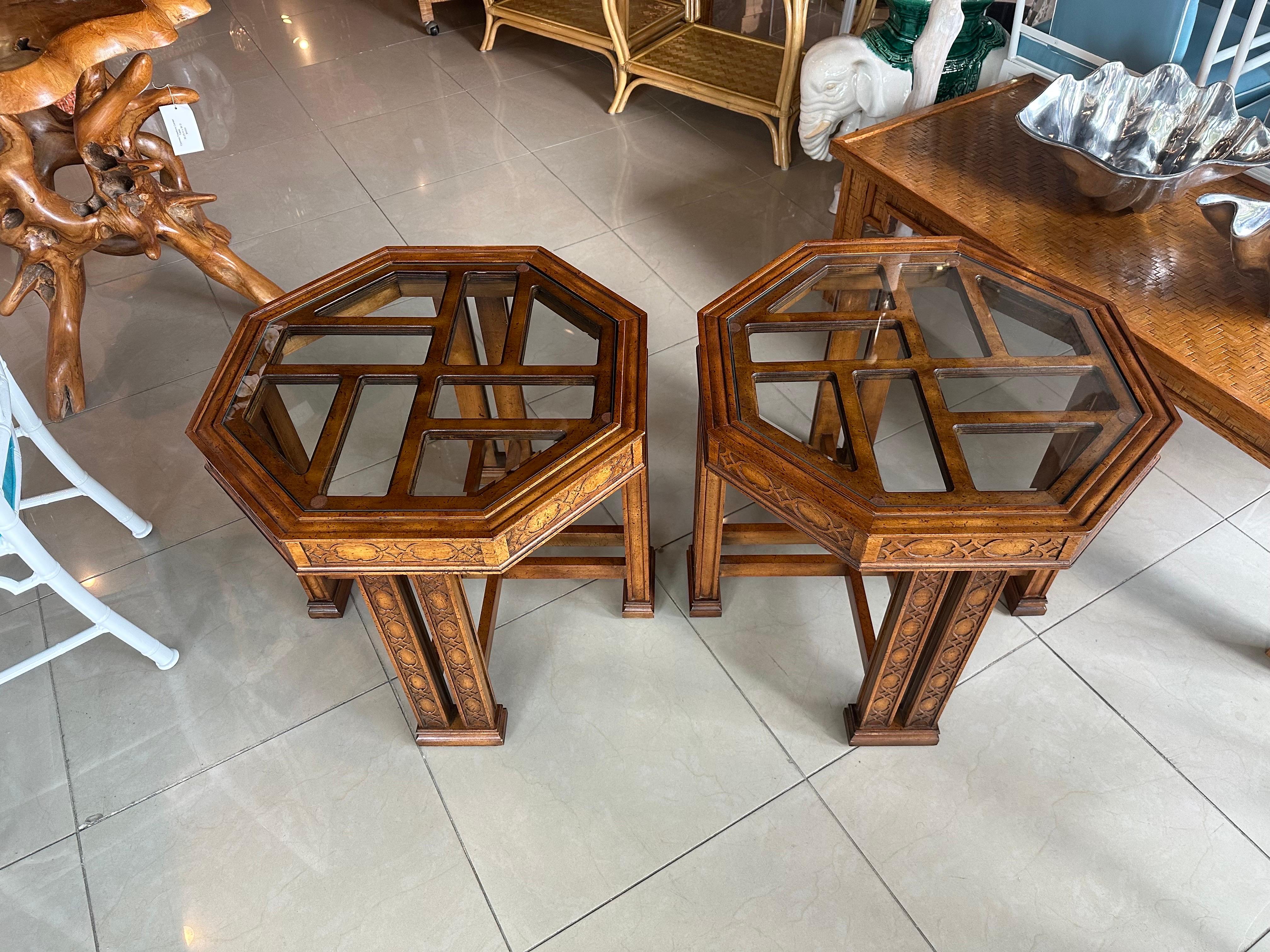 Vintage Pair End Side Tables Fret Work Fretwork Chinese Chippendale Wood Octagon In Good Condition For Sale In West Palm Beach, FL