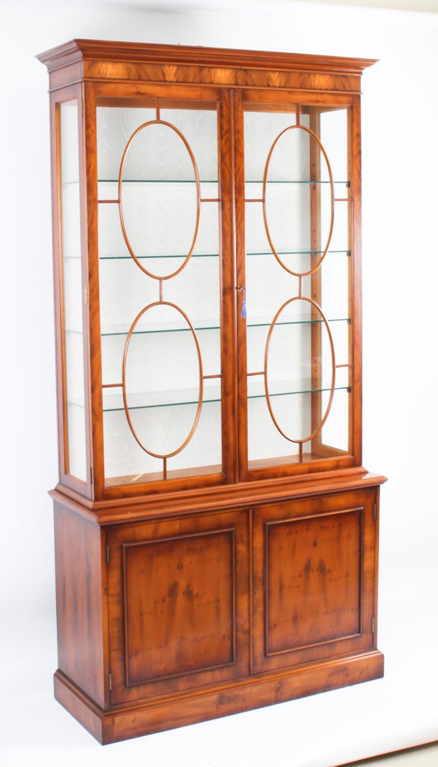 Vintage Pair English Yew Wood Library Bookcases Display Cabinets, 20th C In Good Condition In London, GB
