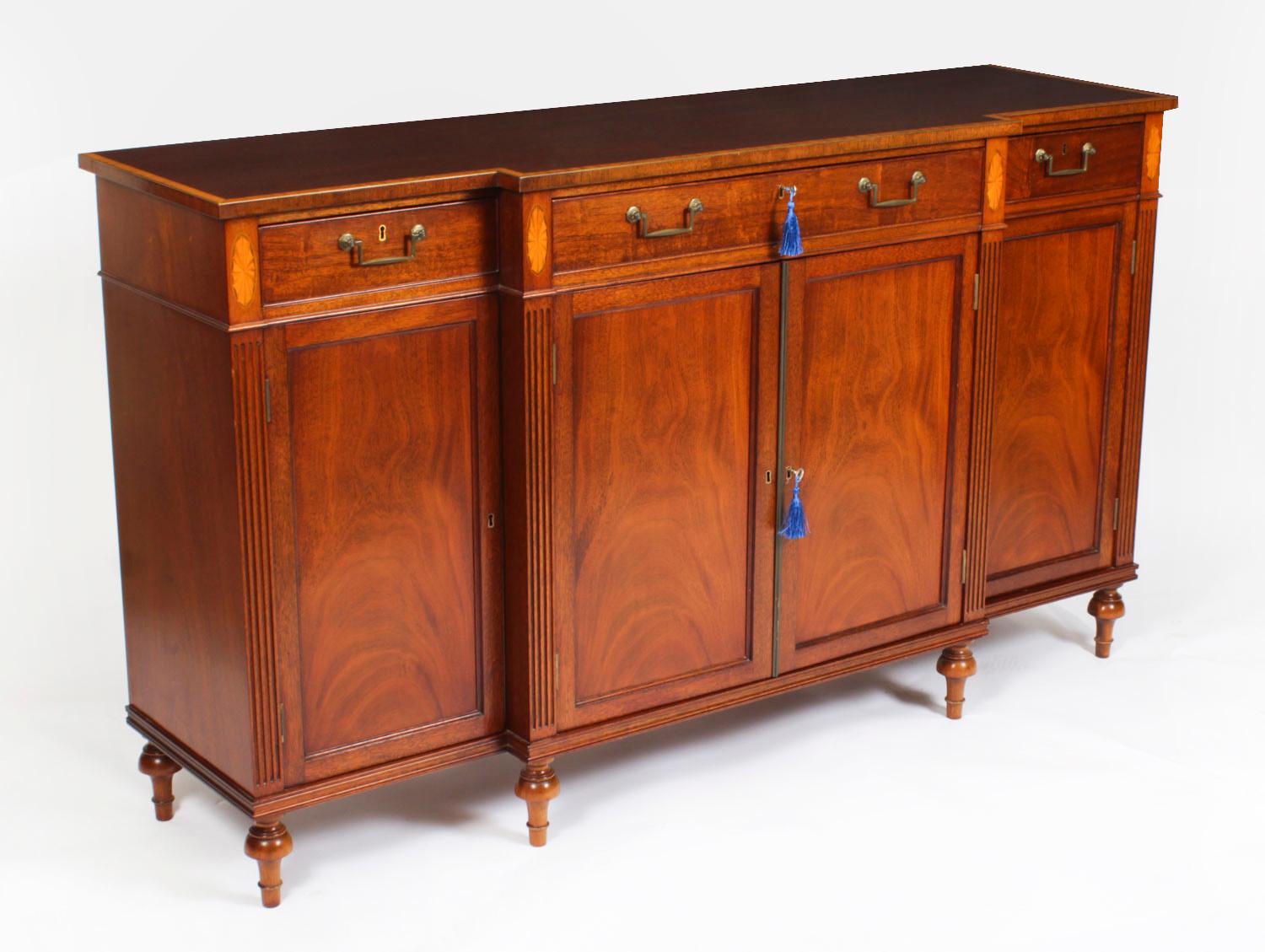 This is a fabulous pair of Vintage Regency Revival breakfront sideboards by the master cabinet maker William Tillman, circa 1980 in date.

Thet are made of stunning flame mahogany crossbanded in satinwood, fitted with drawers and cupboards and