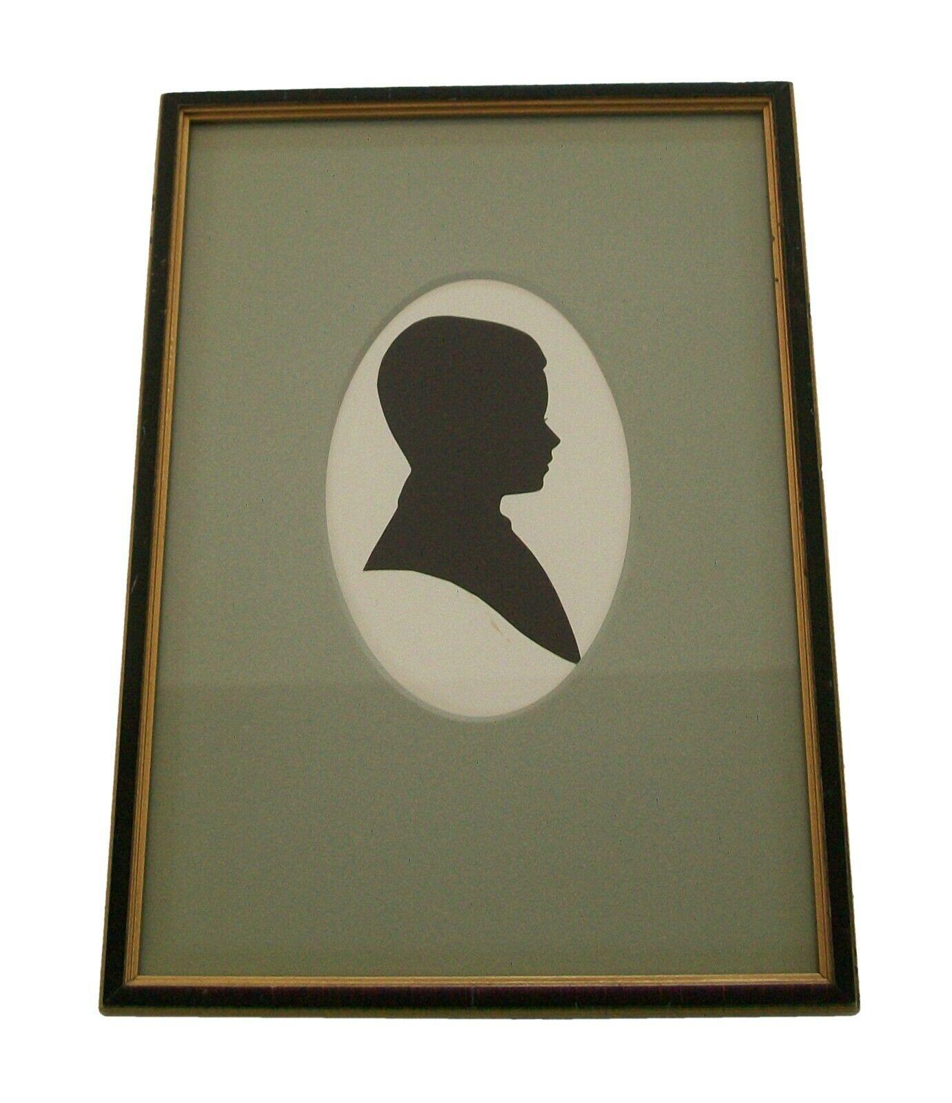Paire de portraits vintage encadrés avec silhouette de camée en papier taillé, États-Unis, début du 20e siècle Bon état - En vente à Chatham, ON