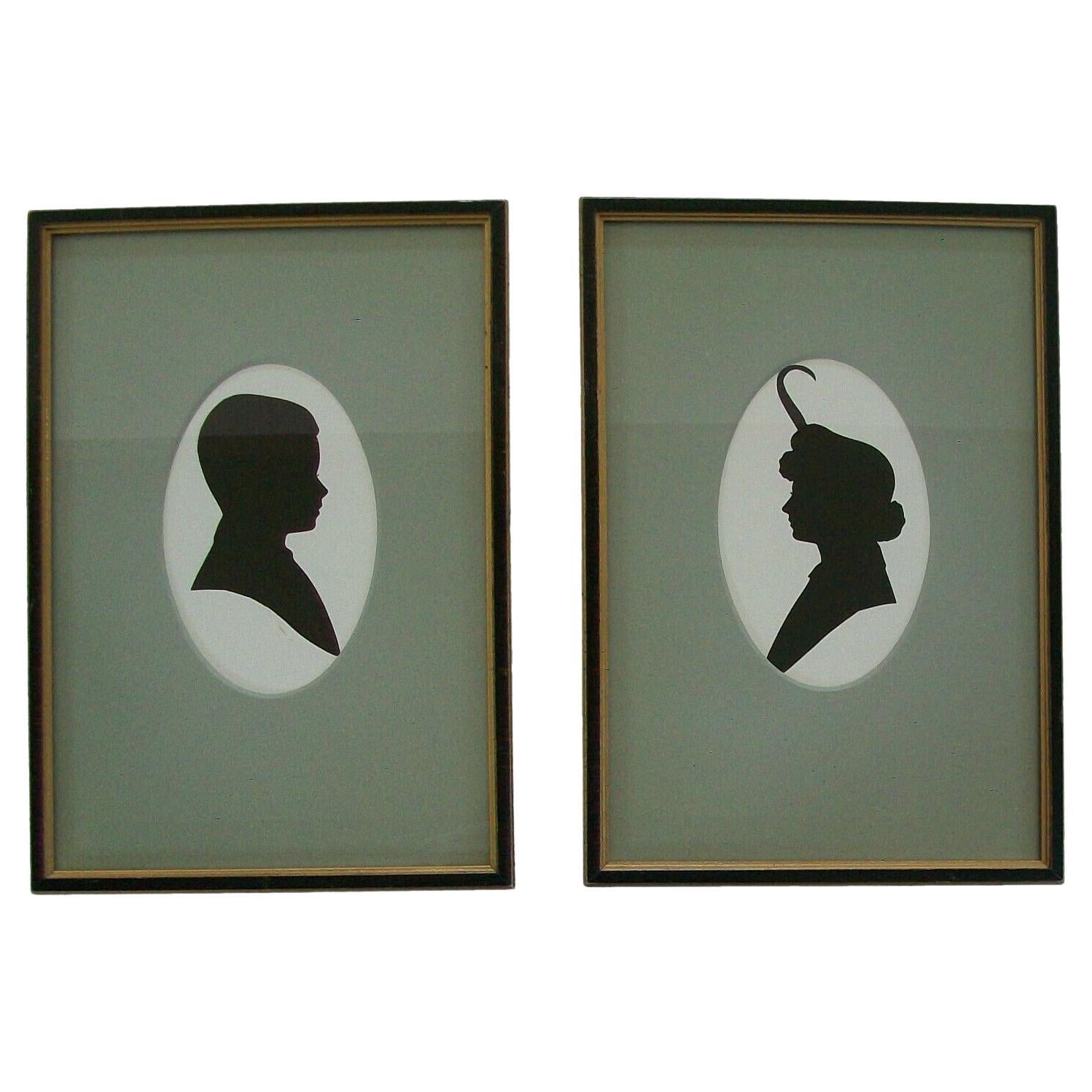 Paire de portraits vintage encadrés avec silhouette de camée en papier taillé, États-Unis, début du 20e siècle en vente