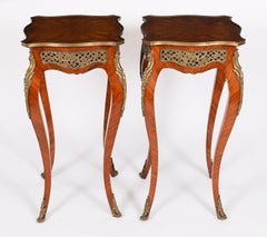 Coppia vintage di tavolini da salotto con montatura in ormolu francesi del XX secolo