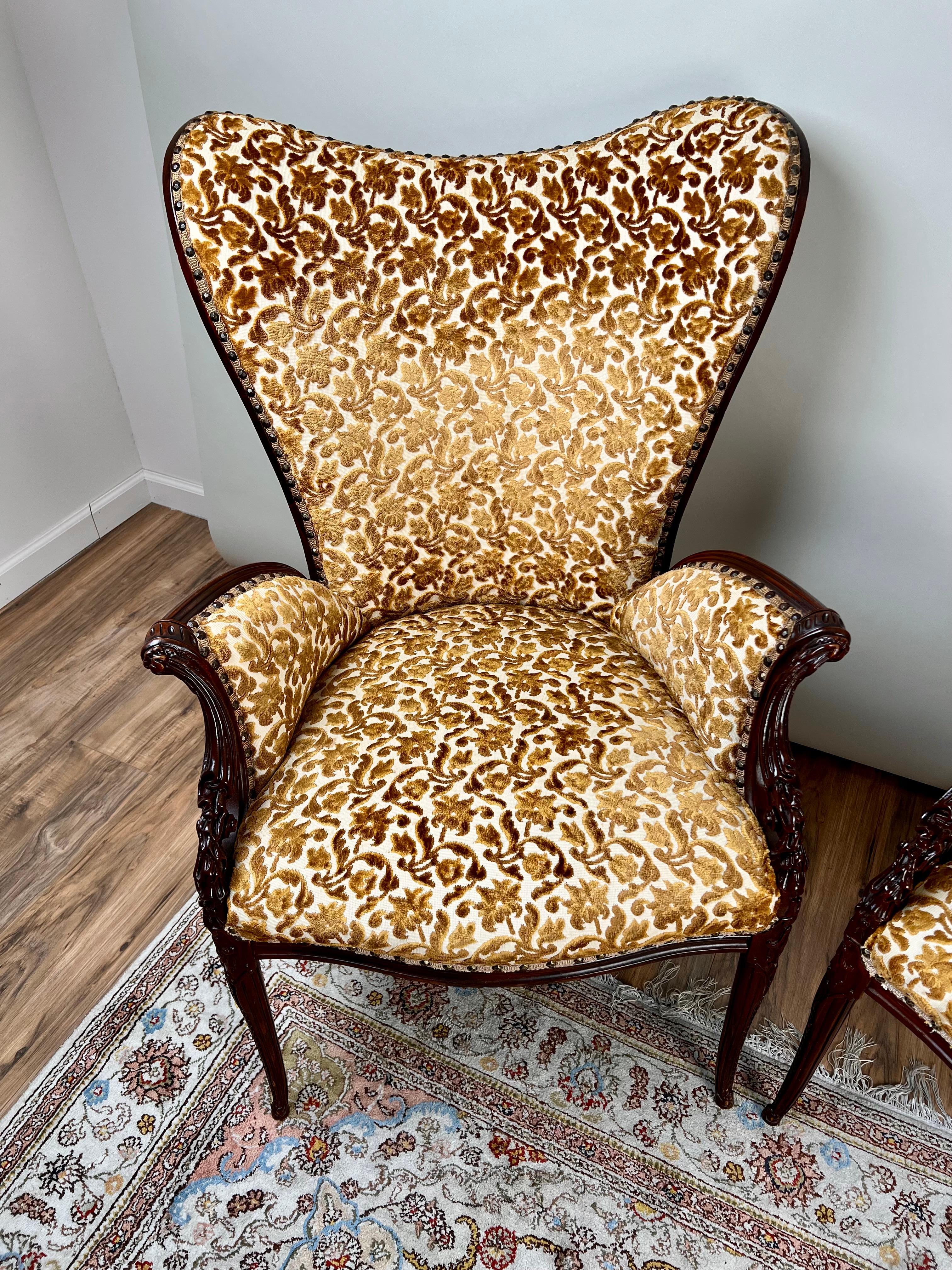 Milieu du XXe siècle Paire de chaises de cheminée Grosfeld House Hollywood Regency, vers 1940 en vente