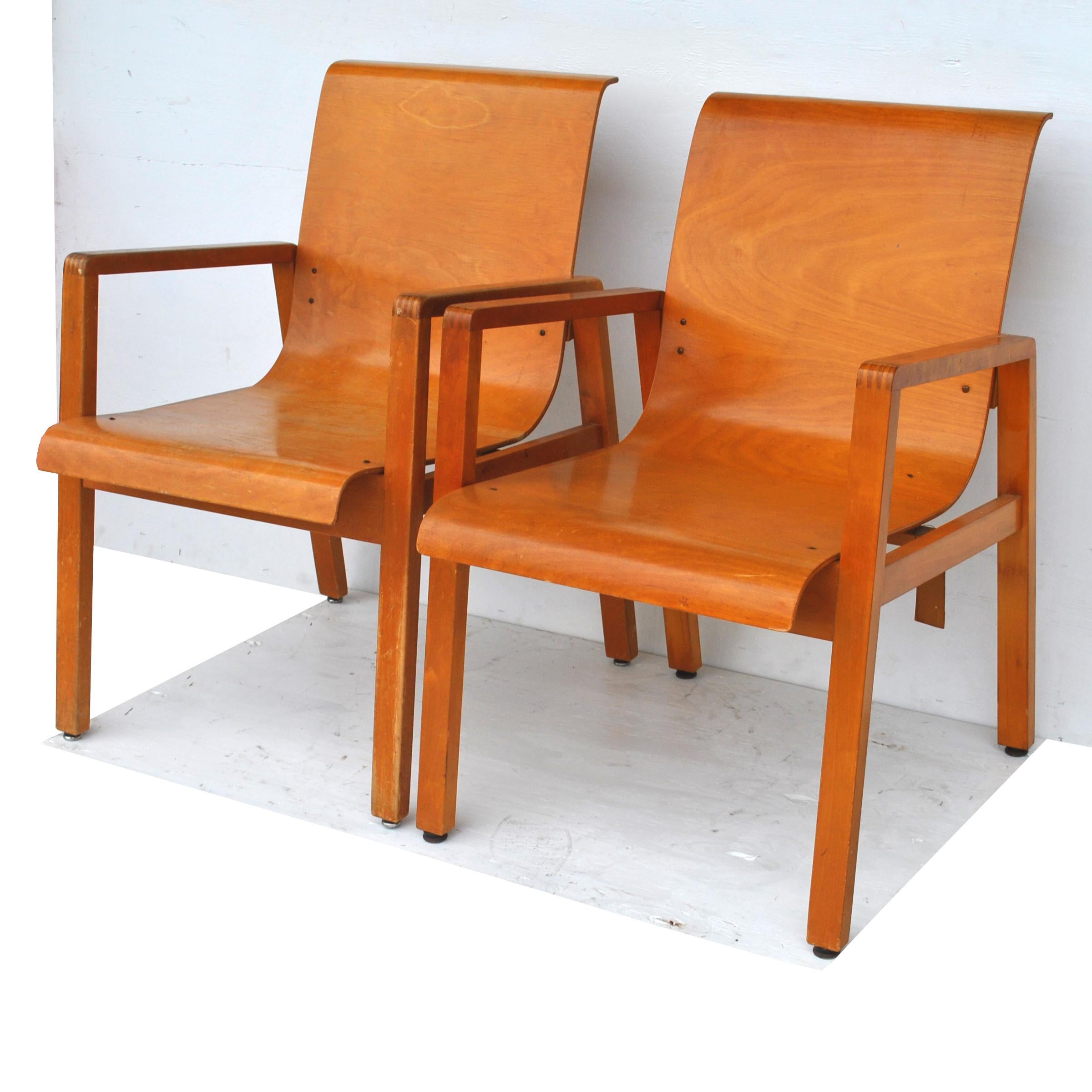 Molded Vintage Pair of Hallway 403 Chairs by Alvar Aalto For Sale