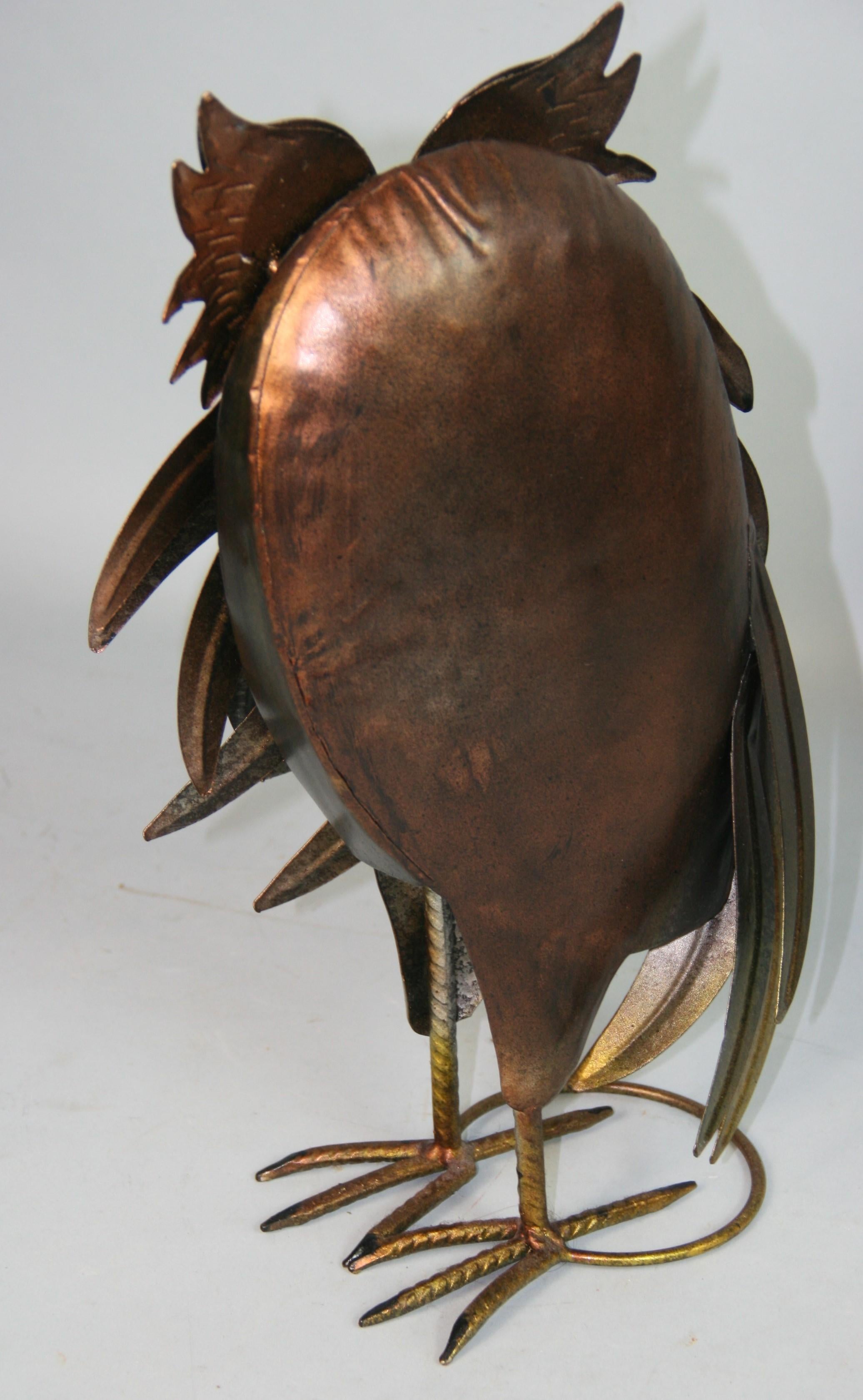 Vintage Brutalist Large Pair Hand Made and Decorated Metal Owls (paire de hiboux en métal décorés à la main) en vente 5
