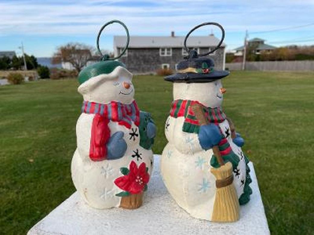 Paar handbemalte Happy Snow Elves Couple im Vintage-Stil, Paar  Lichter Laternen im Angebot 4