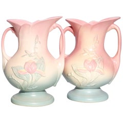 Paire de vases à double poignée en céramique de Hull:: circa 1940