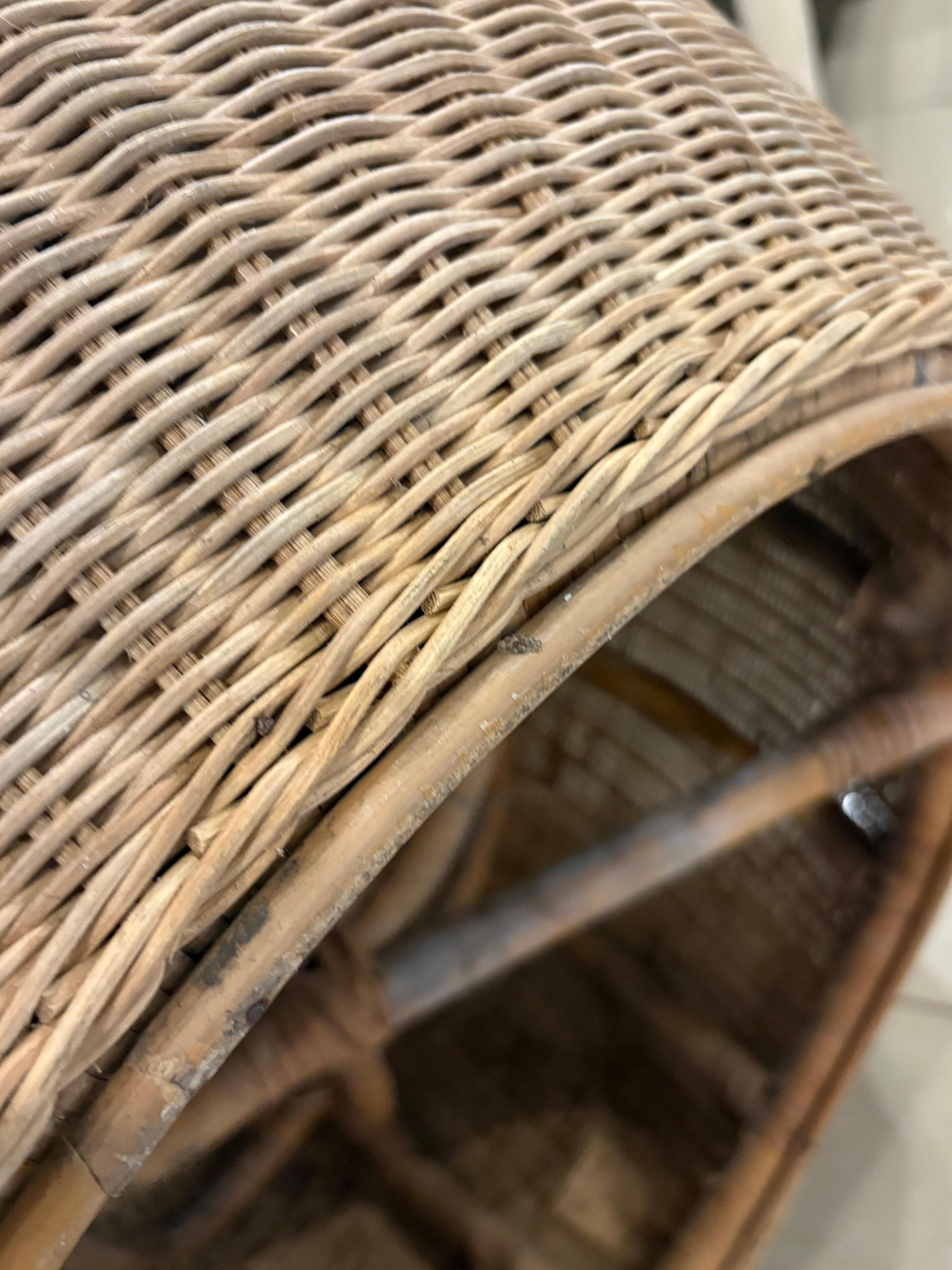 Osier Vintage Paire Isamu Kenmochi Chaises longues rondes en rotin tressé Japon en vente