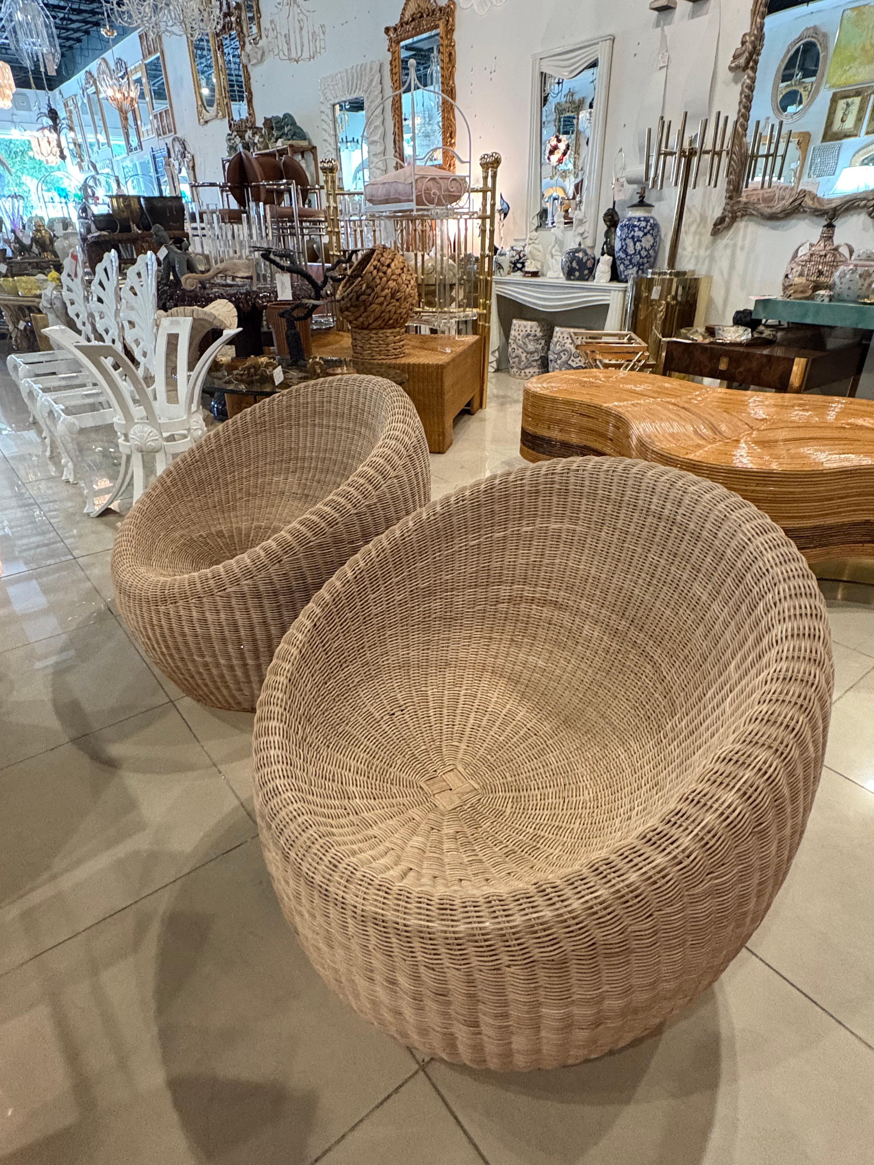 Vintage Paire Isamu Kenmochi Chaises longues rondes en rotin tressé Japon en vente 1