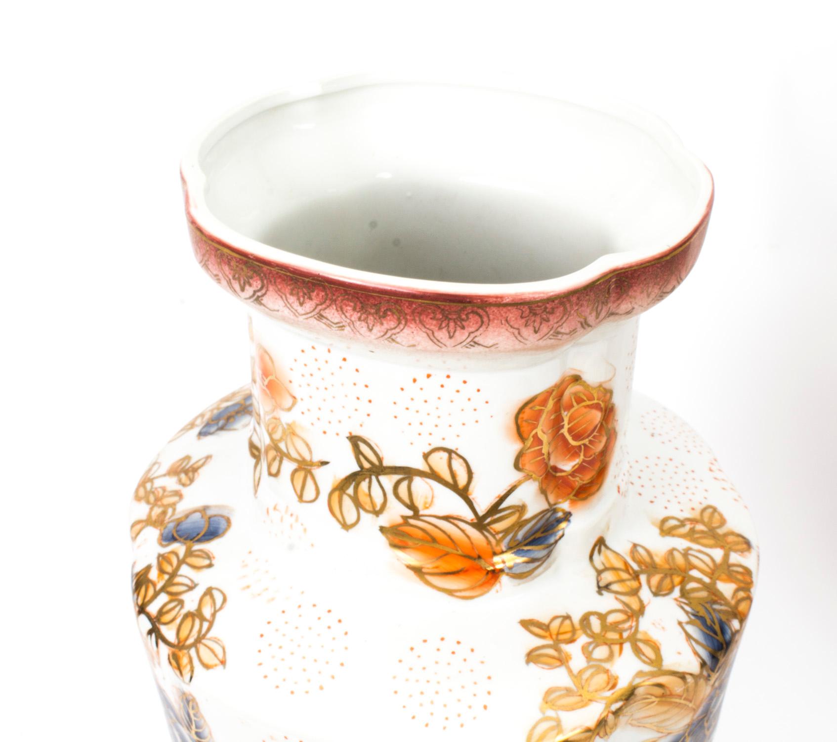 Vintage Pair of Japanese Imari Hand Painted Porcelain Vases, Mid-20th Century 2