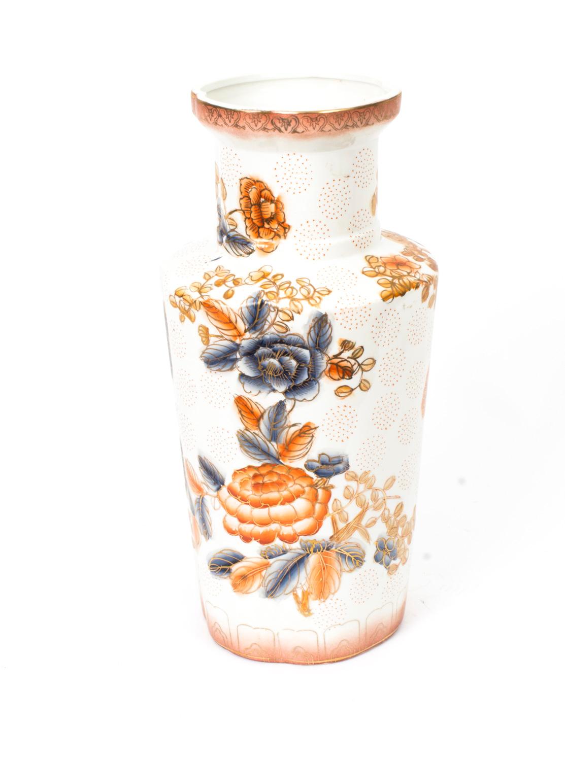 Vintage Pair of Japanese Imari Hand Painted Porcelain Vases, Mid-20th Century 4