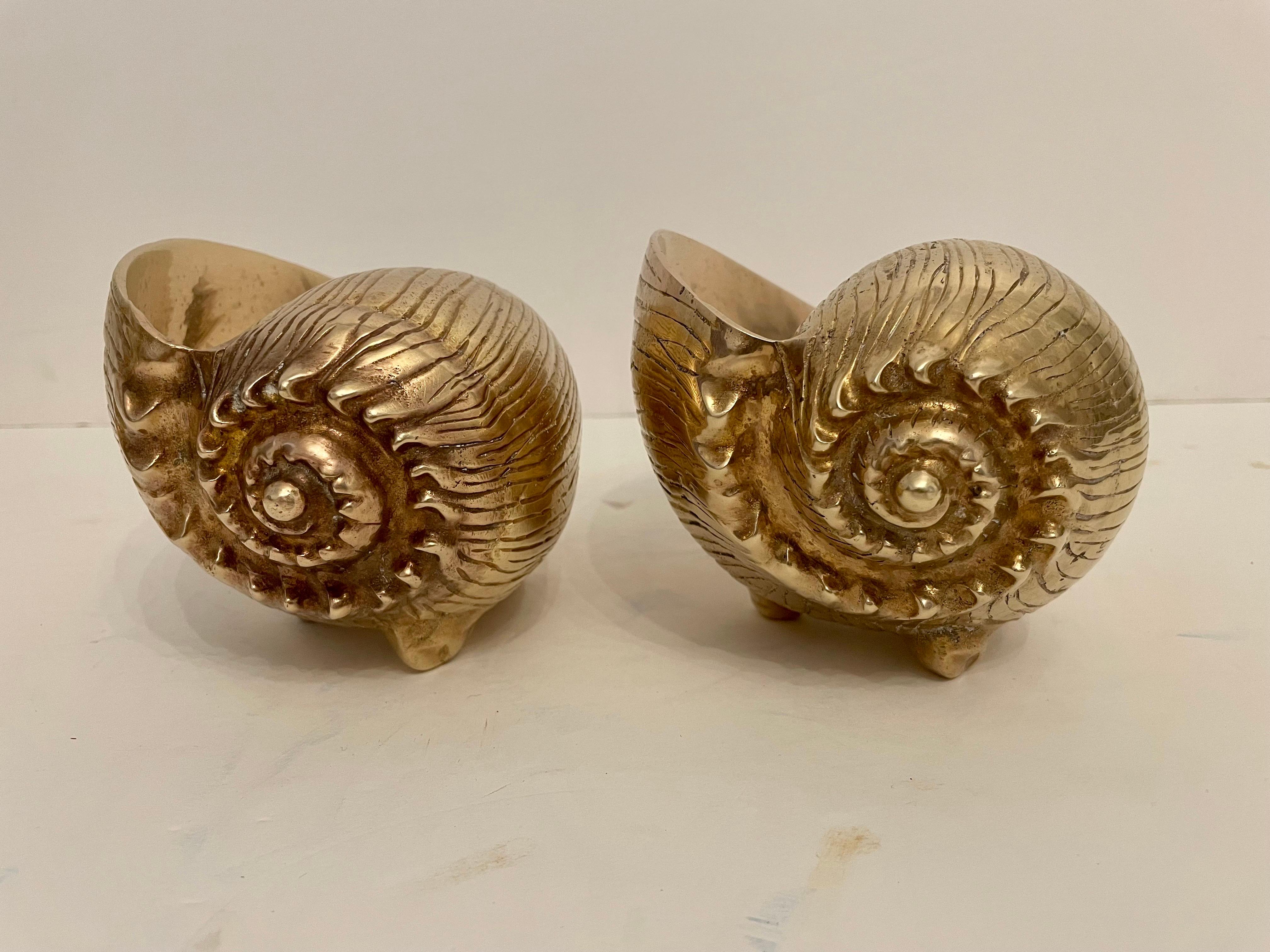 Pair of Brass Hollywood Regency vintage sea shell planters, Nicely detailed. Good condition with some patina from age and use. Measures 7