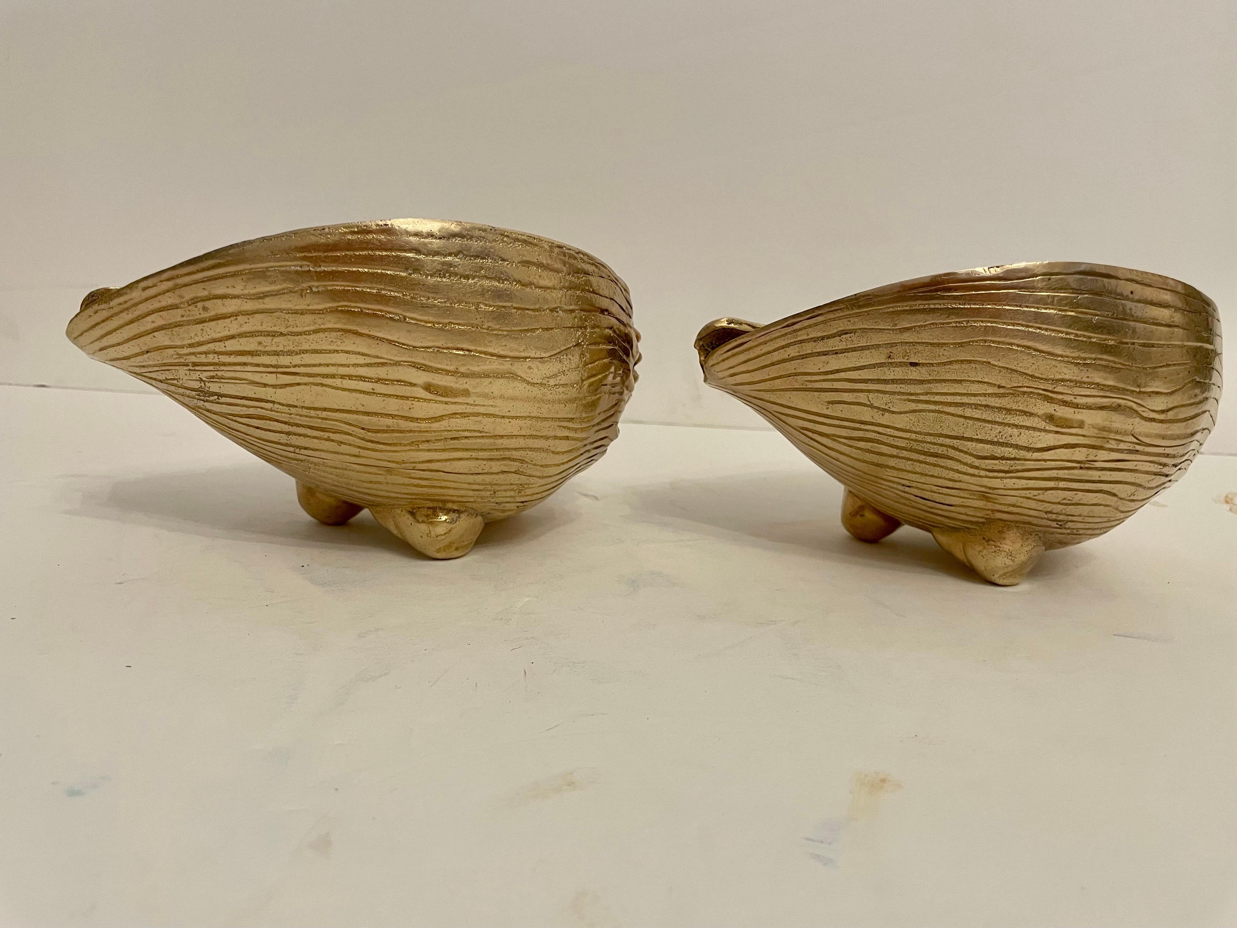 Vintage Pair Large Brass Seashell Planters In Good Condition In New York, NY