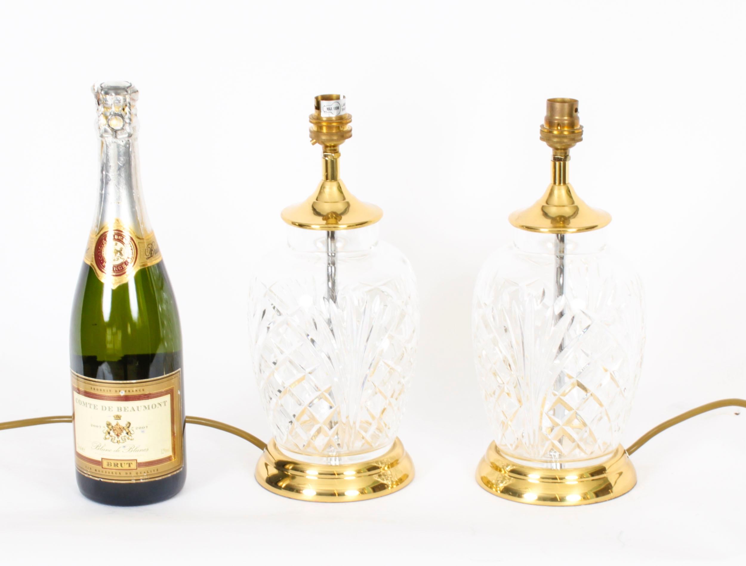 Paire de grandes lampes de bureau en verre taillé 20ème siècle en vente 6