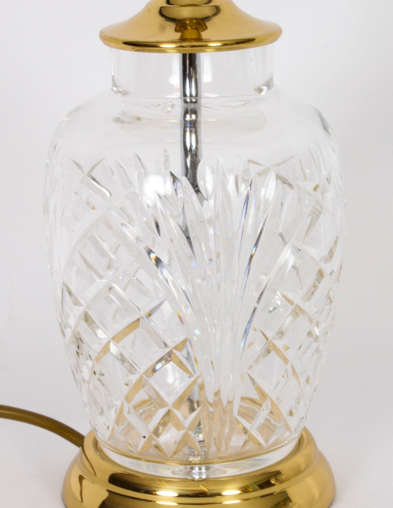 Cristal Paire de grandes lampes de bureau en verre taillé 20ème siècle en vente