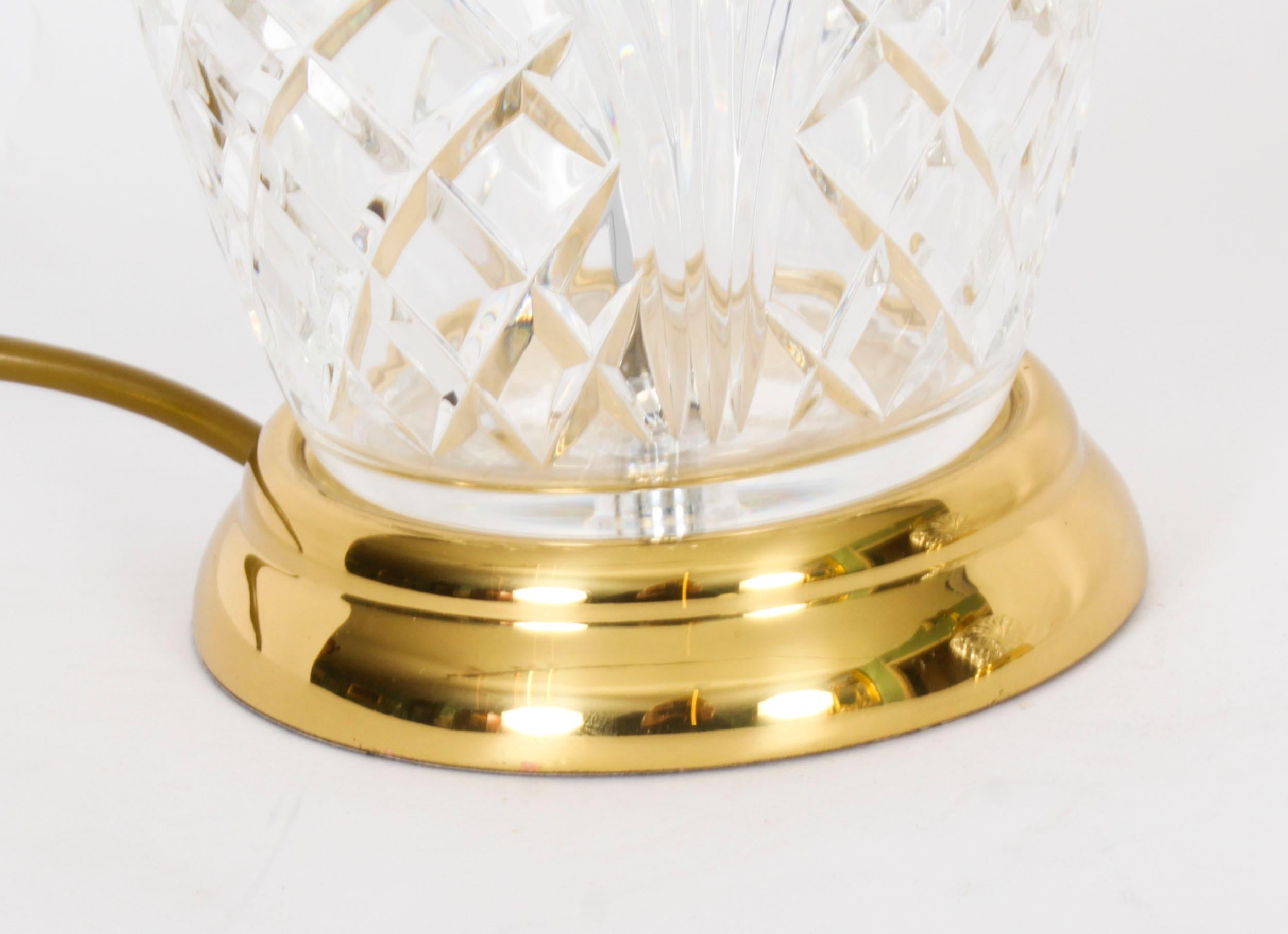 Paire de grandes lampes de bureau en verre taillé 20ème siècle en vente 1