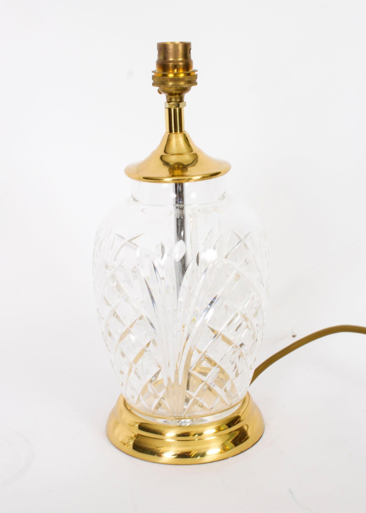 Paire de grandes lampes de bureau en verre taillé 20ème siècle en vente 2