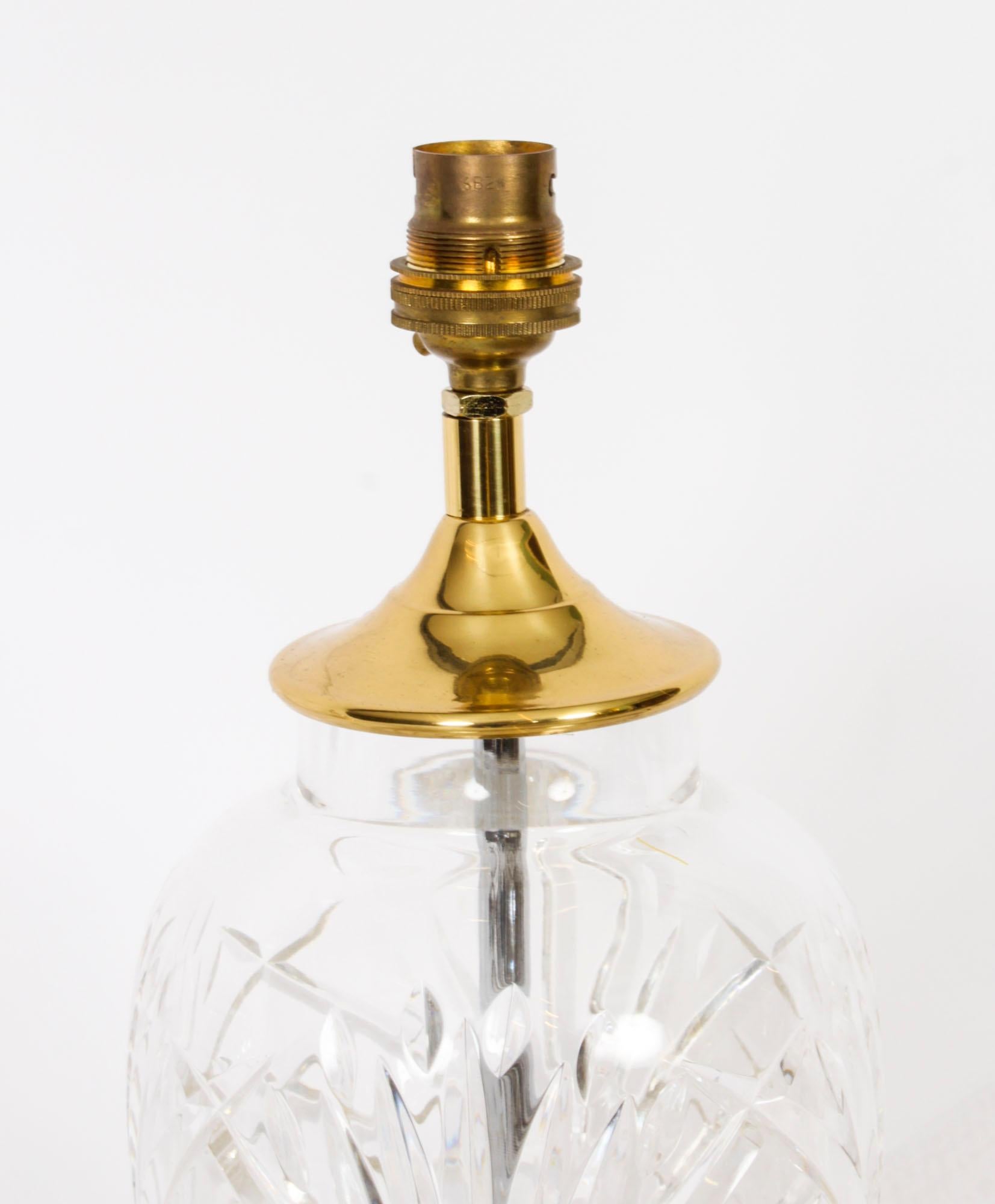 Paire de grandes lampes de bureau en verre taillé 20ème siècle en vente 3