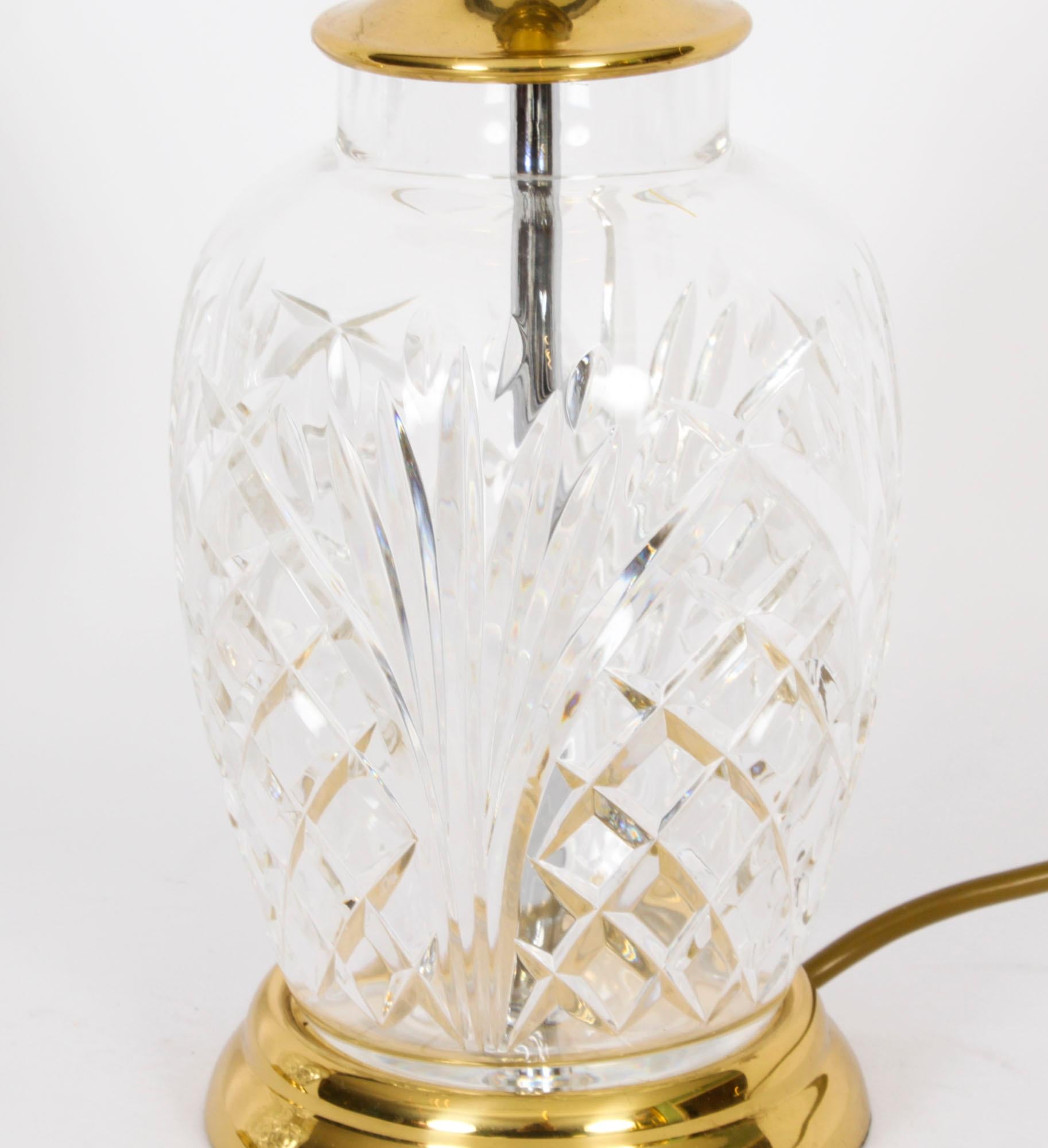 Paire de grandes lampes de bureau en verre taillé 20ème siècle en vente 4